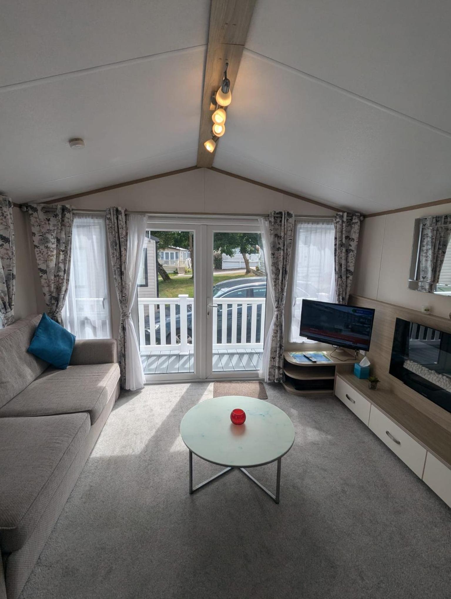 Mobile Home photo 3