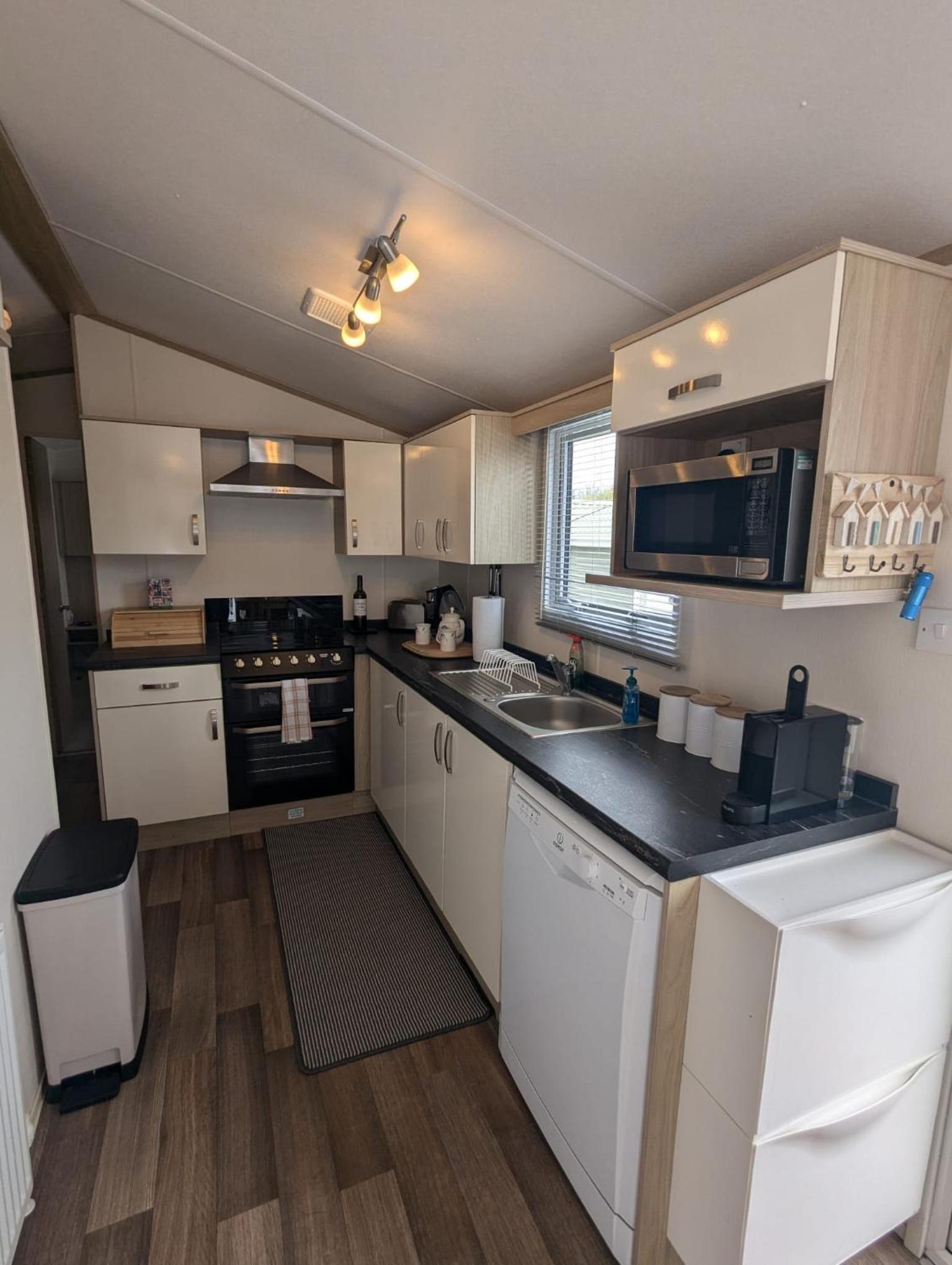 Mobile Home photo 1