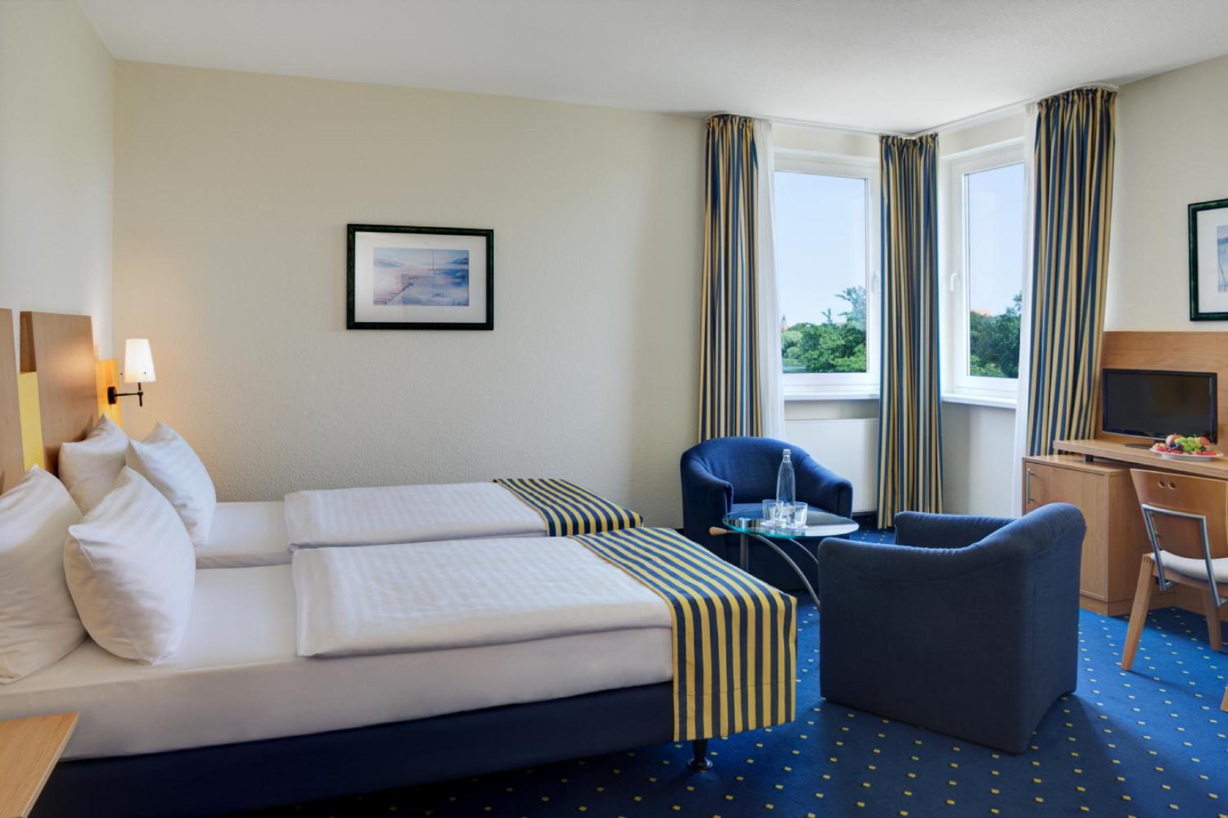 Business Twin Room - Photo 3