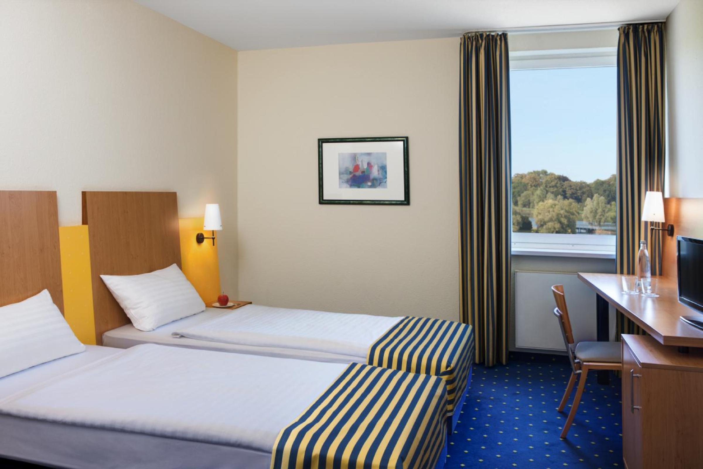 Business Twin Room - Photo 1