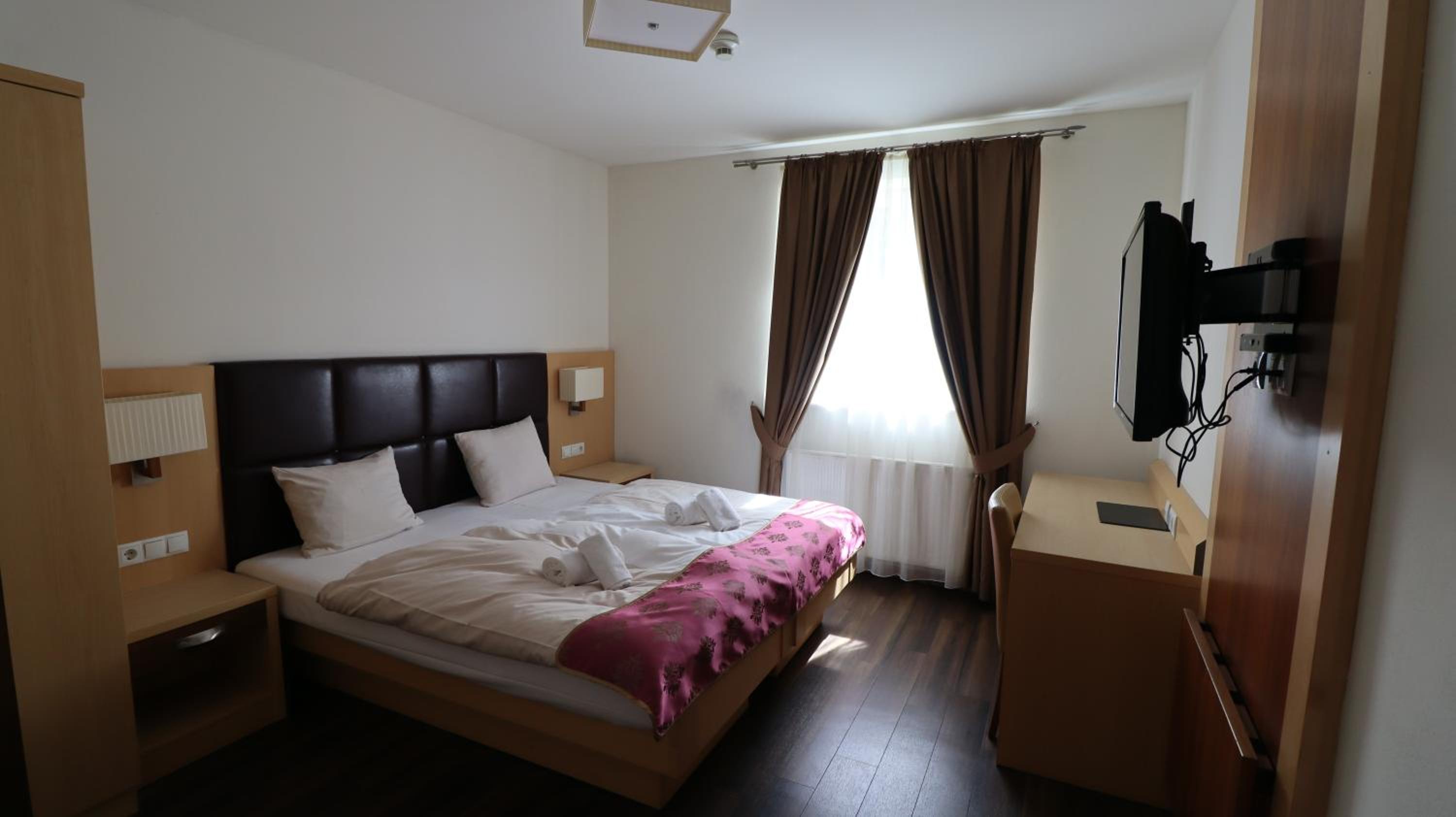 Standard Double Room - Photo 15