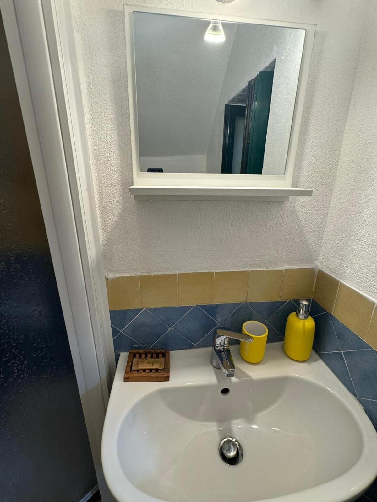 Twin Room with Private External Bathroom photo 3