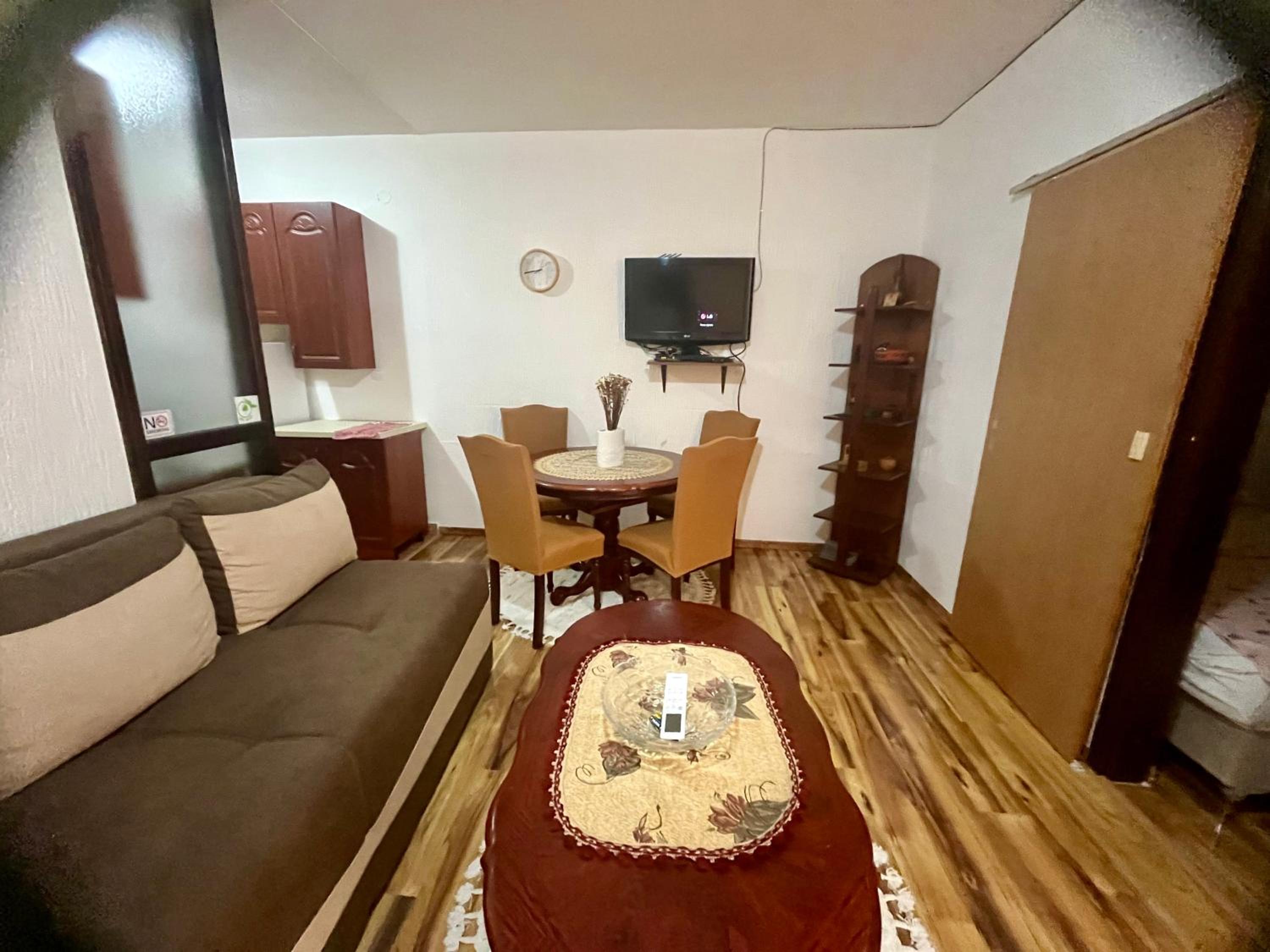 One-Bedroom Apartment photo 2