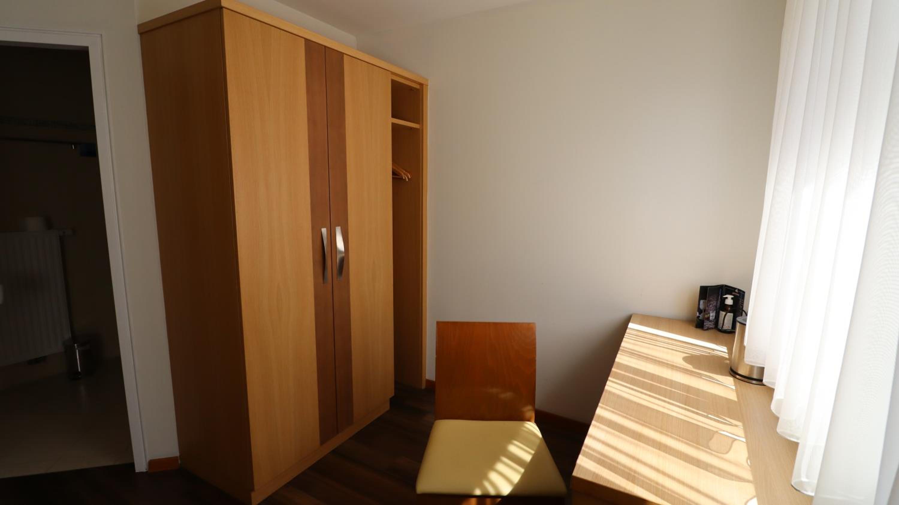 Standard Double Room - Photo 12