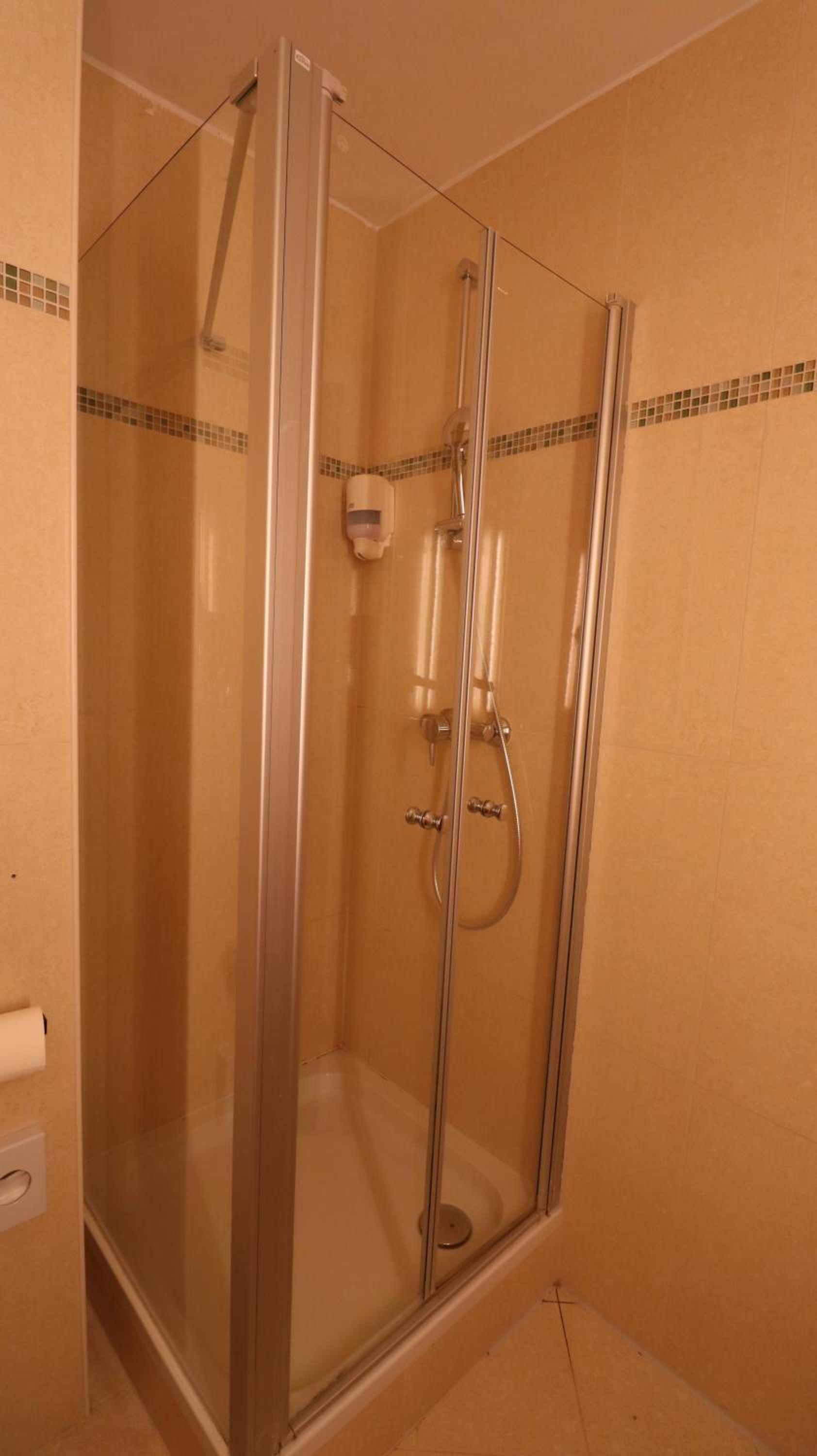 Standard Double Room - Photo 10
