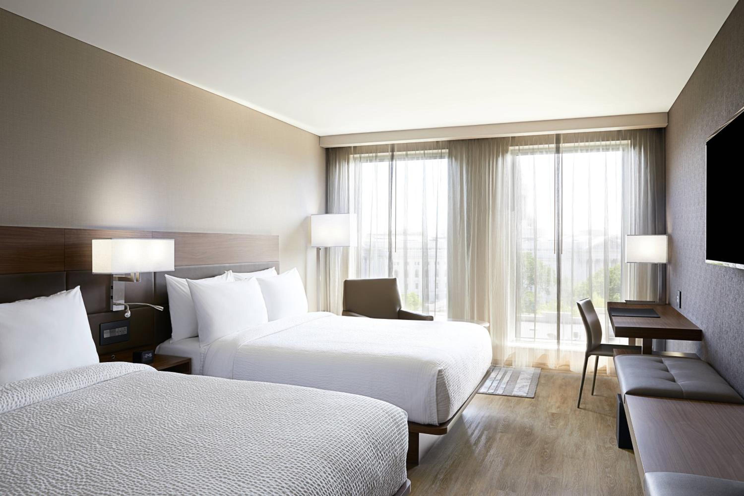 Queen Room with Two Queen Beds and Roll-In Shower - Mobility Access