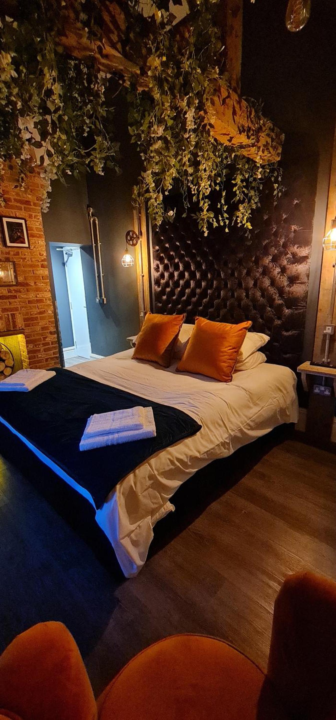 Double Room with Private Bathroom - Photo 3