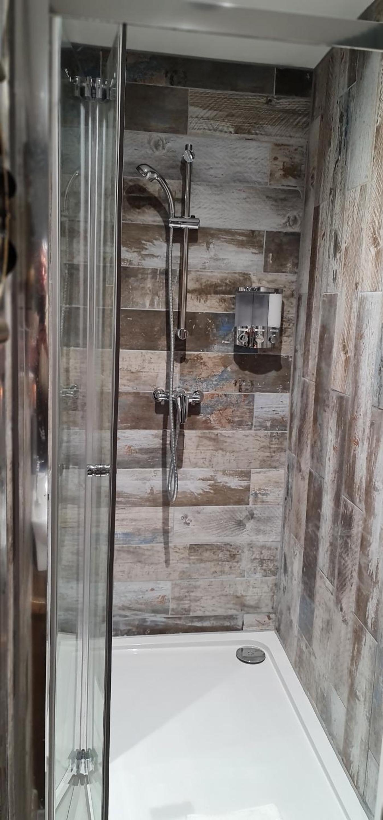 Double Room with Private Bathroom - Photo 4
