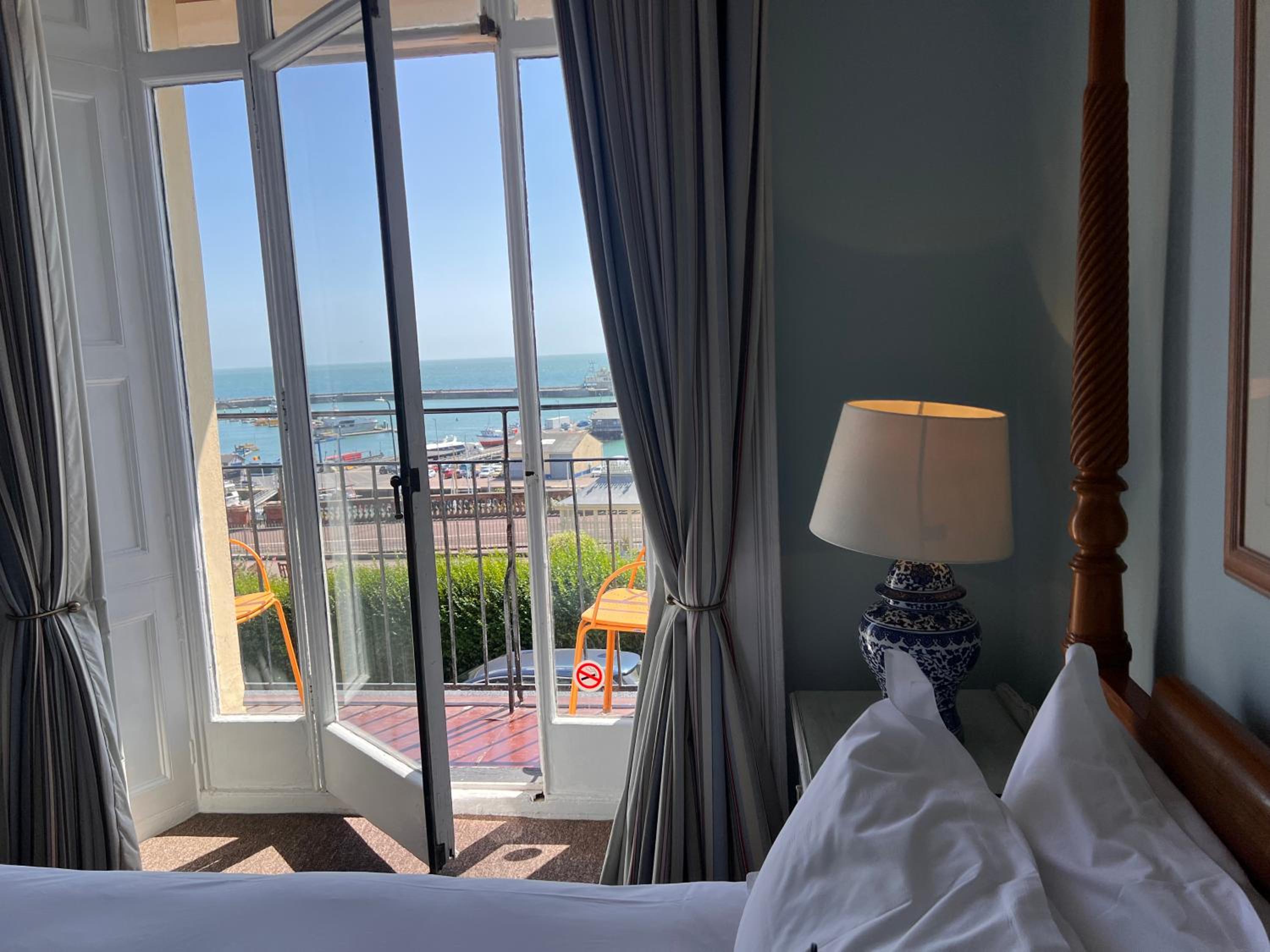 Double Room with Balcony and Sea View - Photo 9