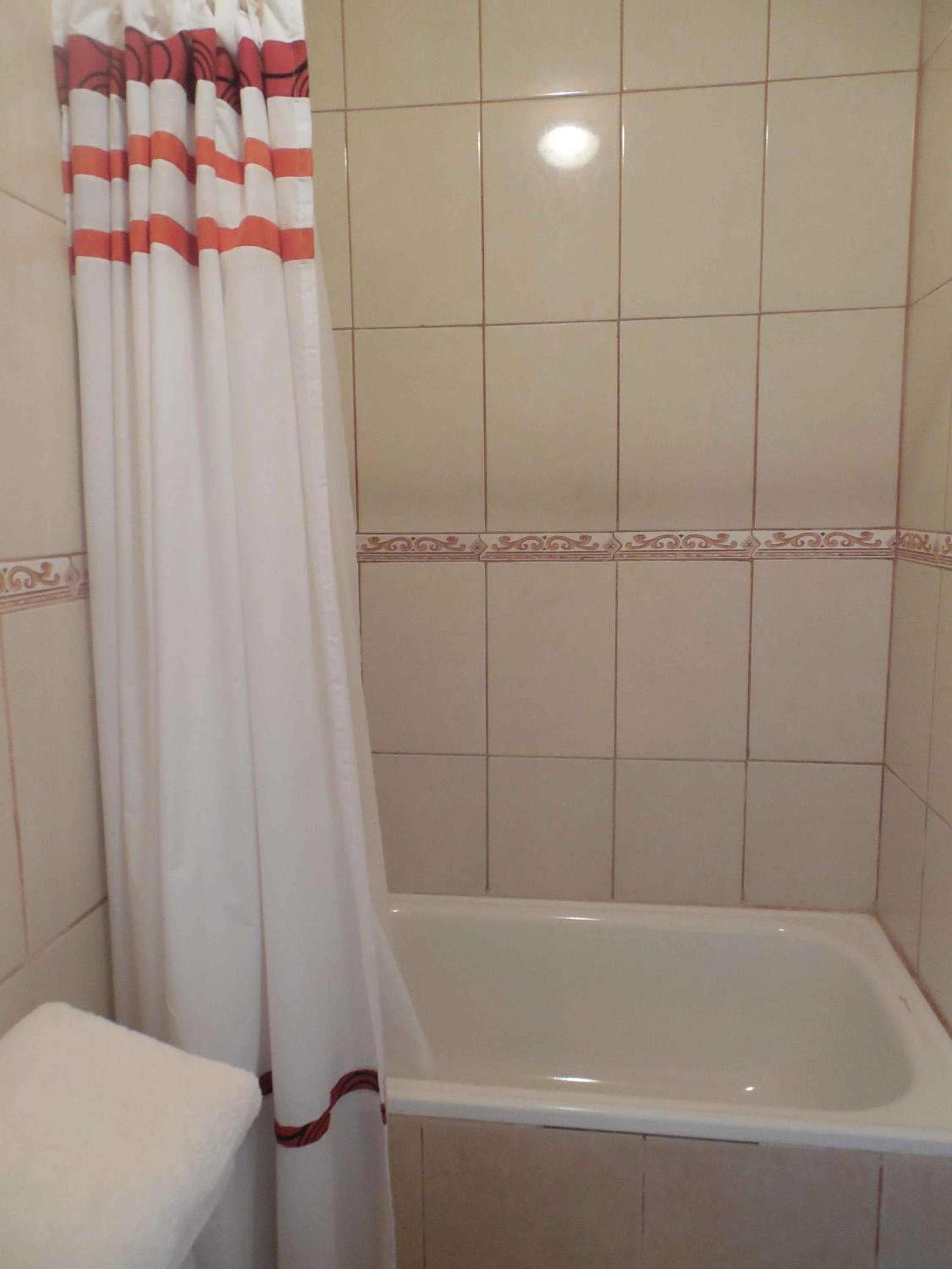 One-Bedroom Bungalow (3 Adult) photo 2