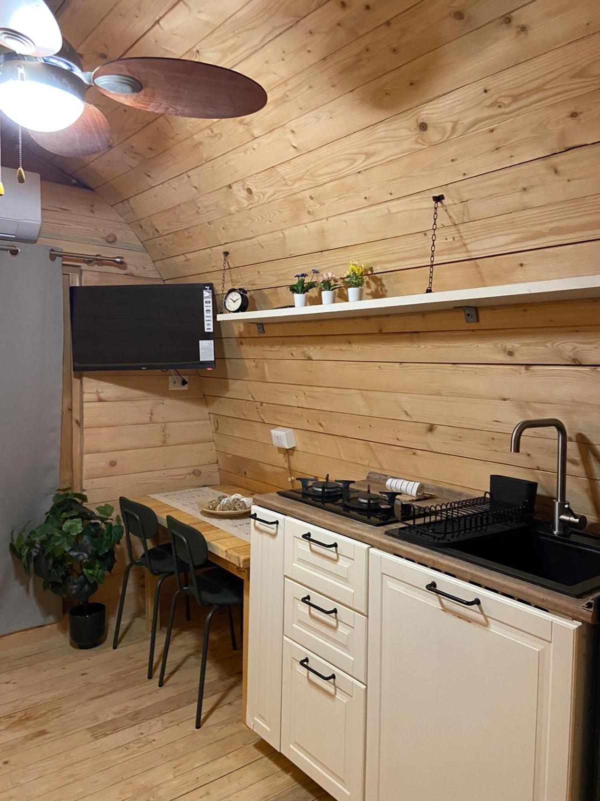 One-Bedroom House - Photo 2