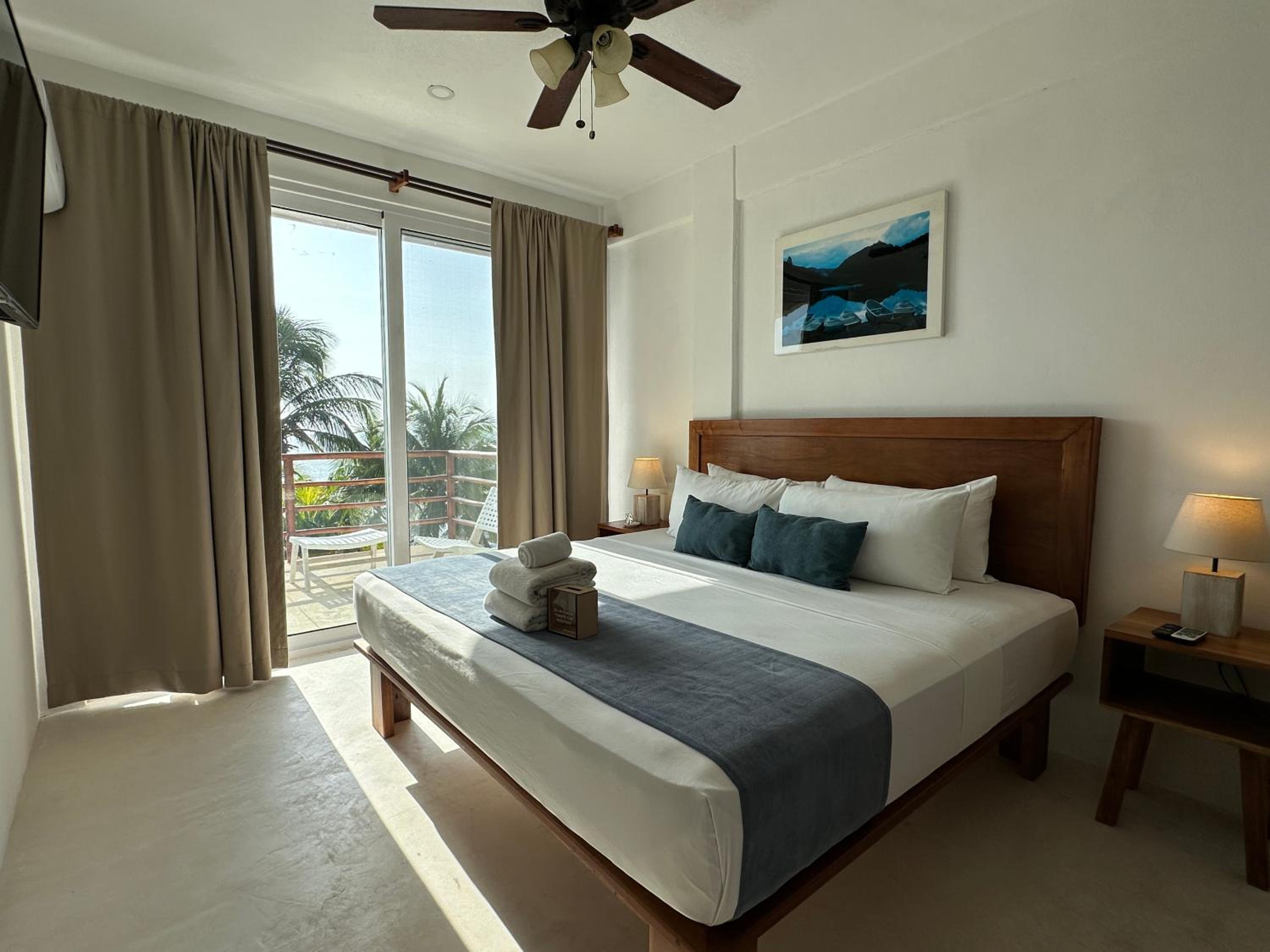 Apartment with Sea View - Photo 3