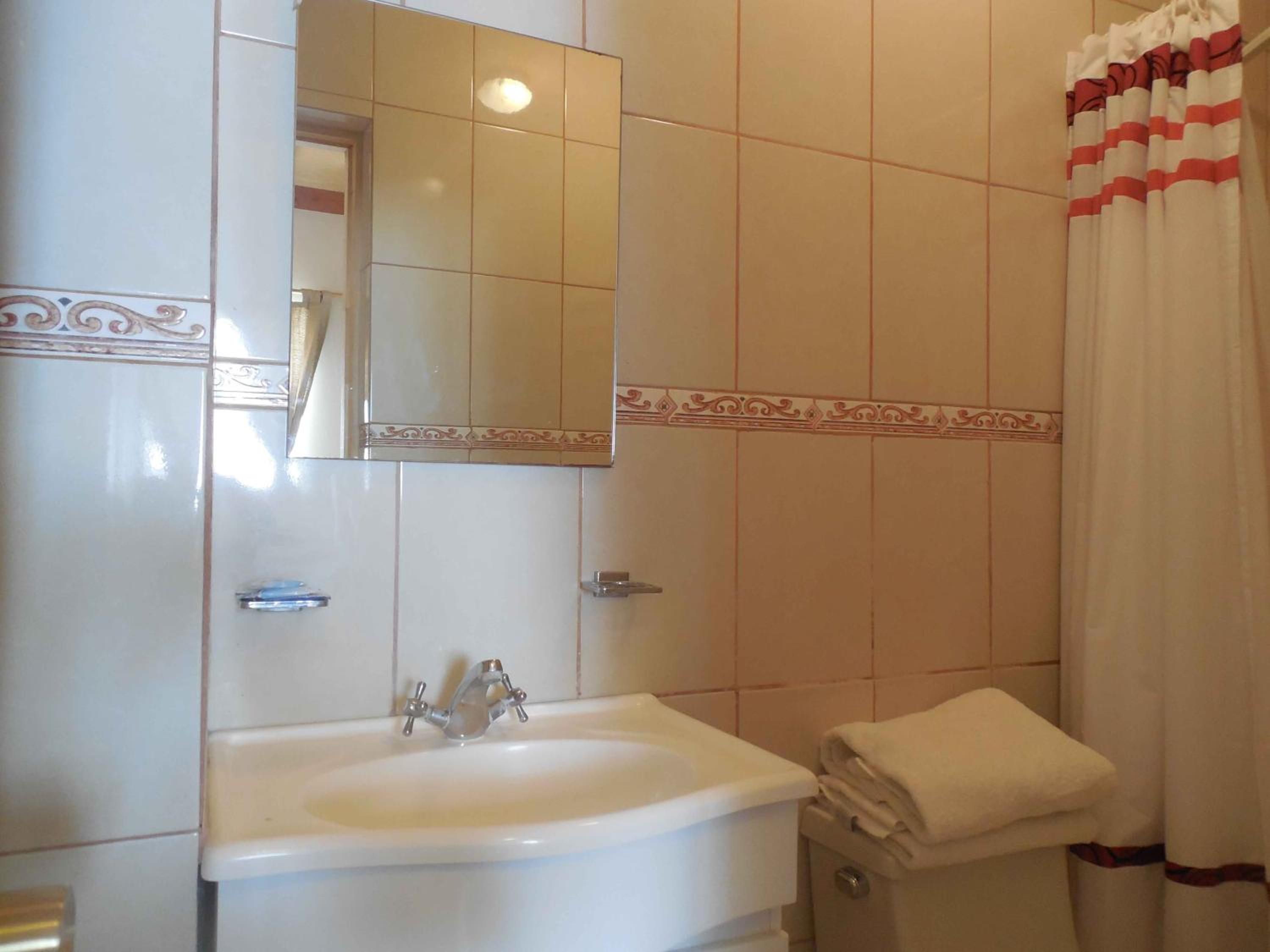 One-Bedroom Bungalow (2 Adult 2 Children) photo 2