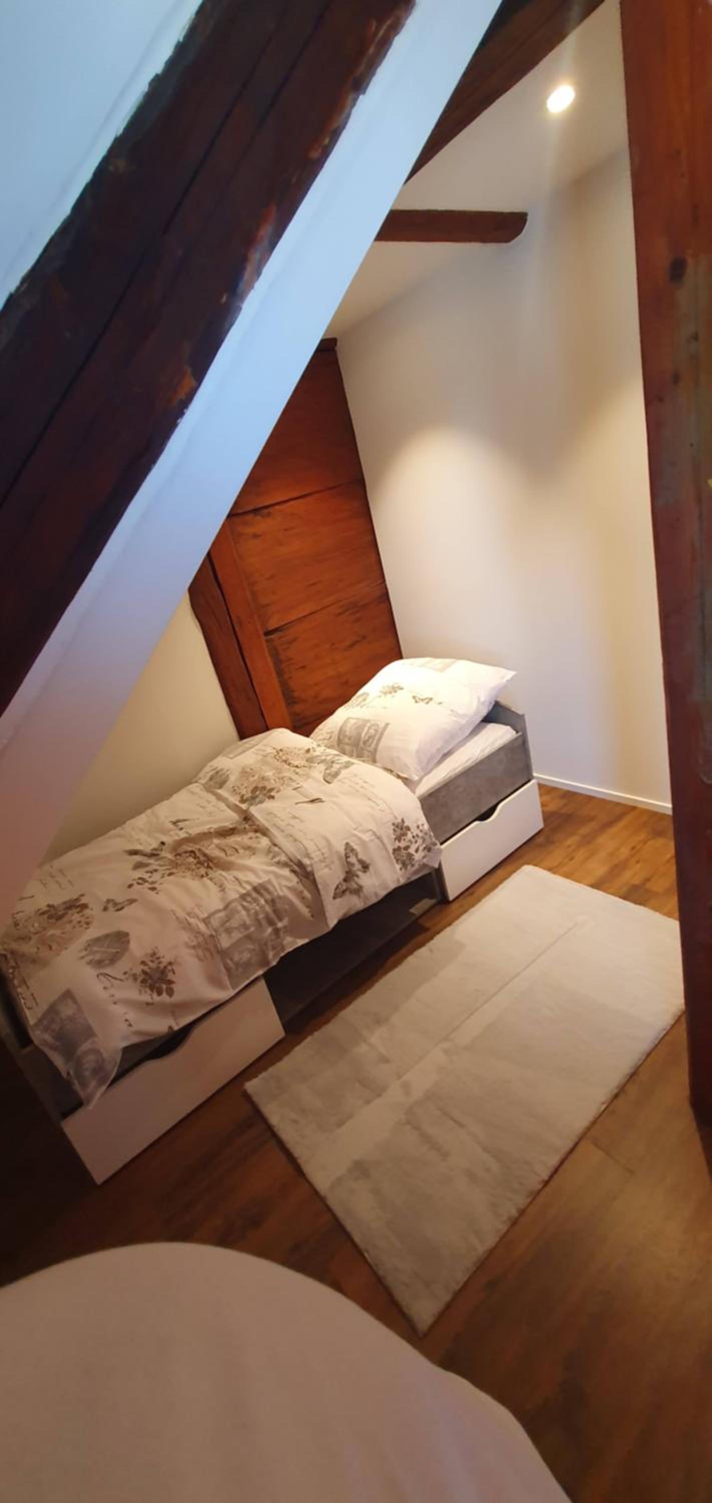 Single Room With Shared Shower And Toilet photo 3