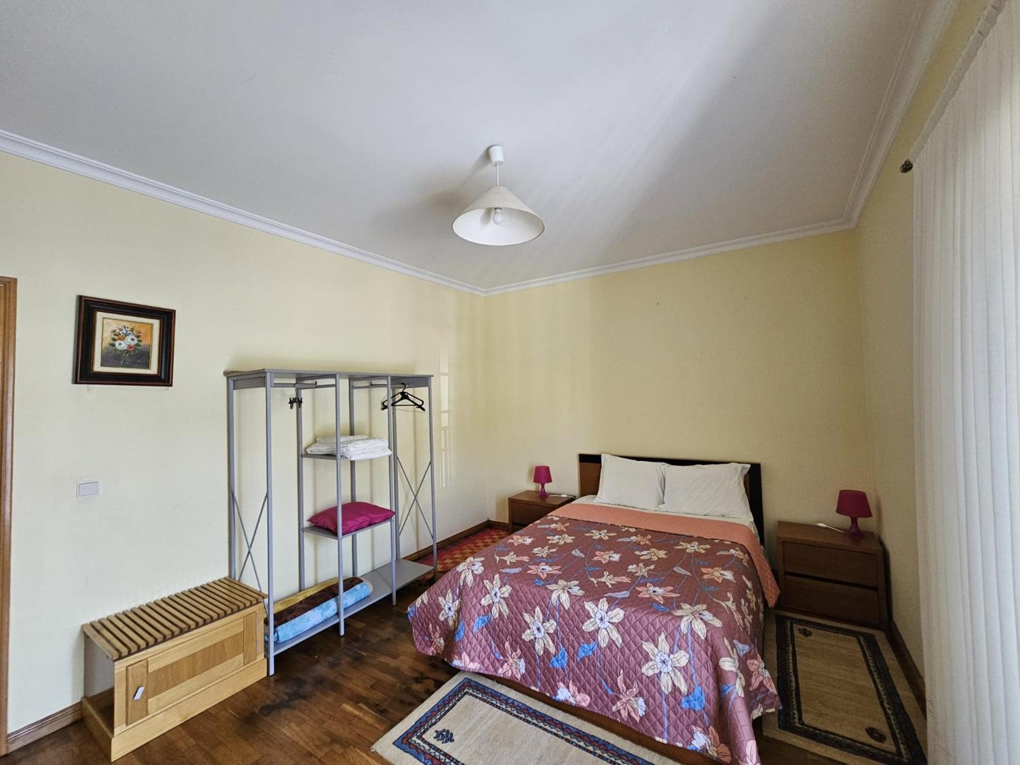 Large Double Room - Photo 3