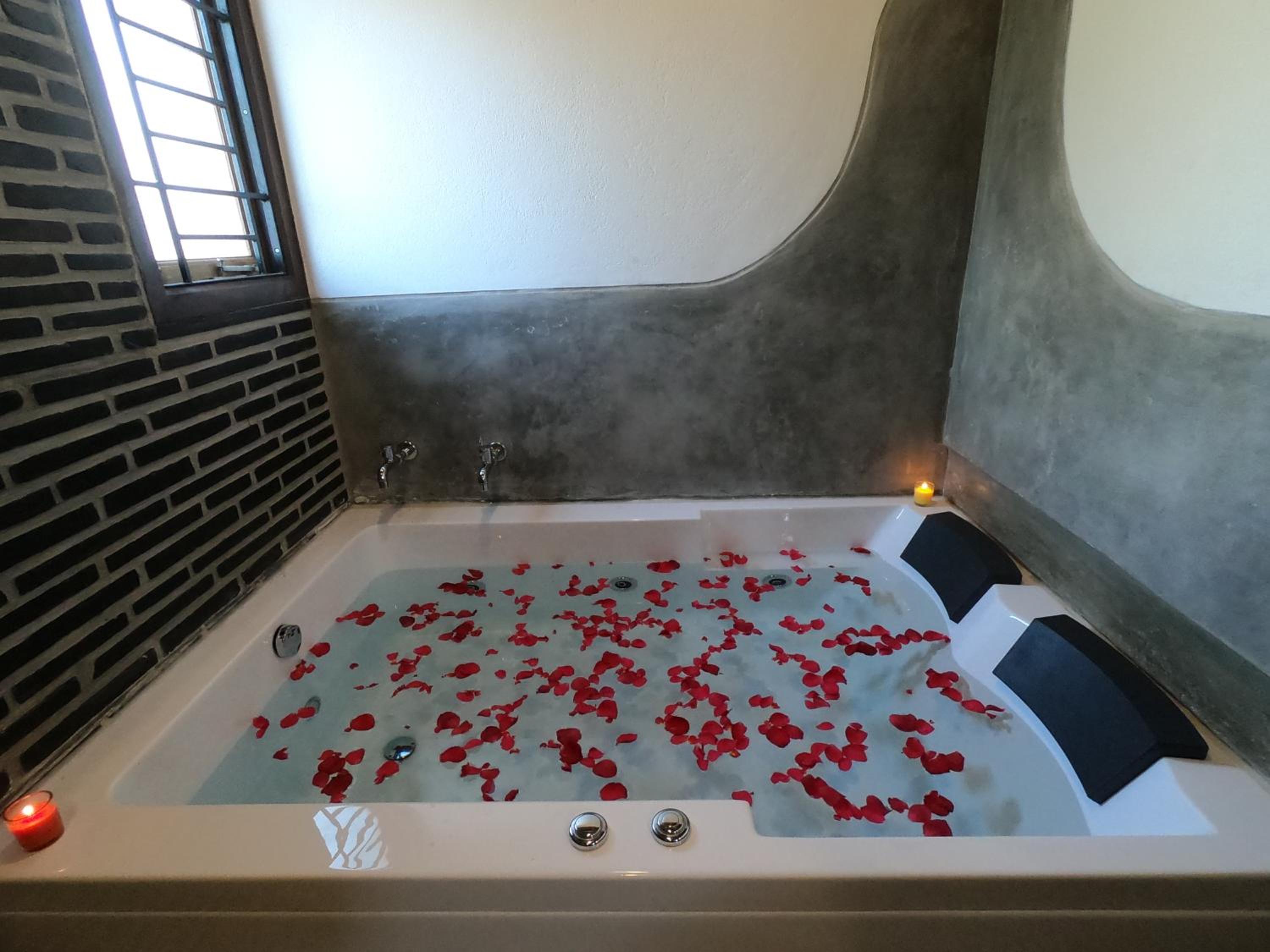 Studio with Spa Bath - Photo 2