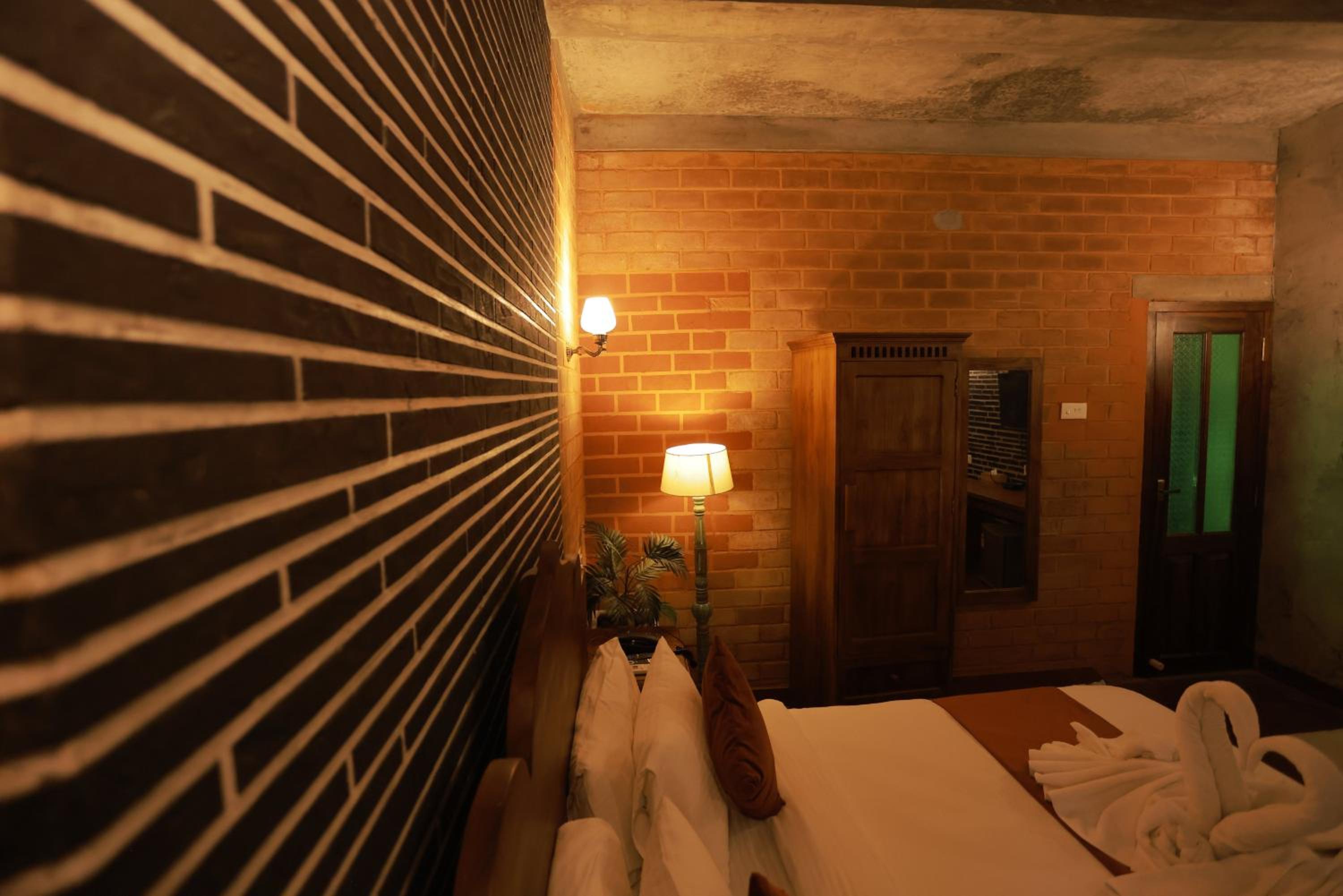 Studio with Spa Bath - Photo 13