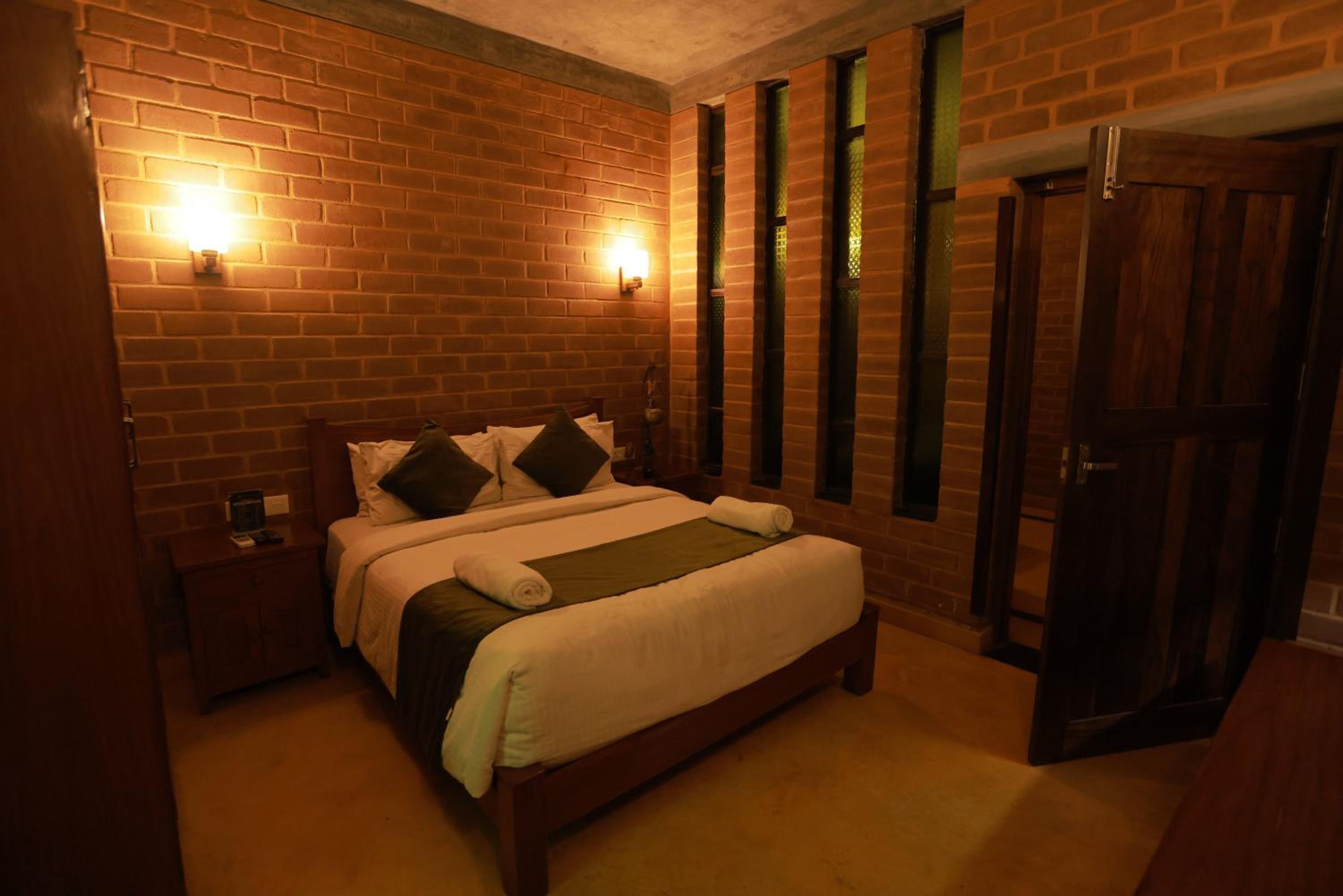 Queen Suite with Spa Bath - Photo 8