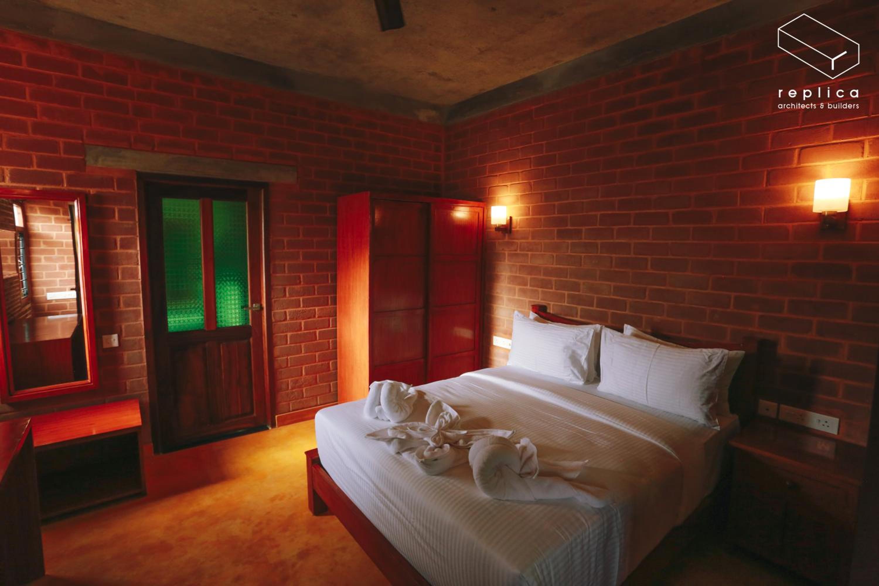 Queen Suite with Spa Bath - Photo 2