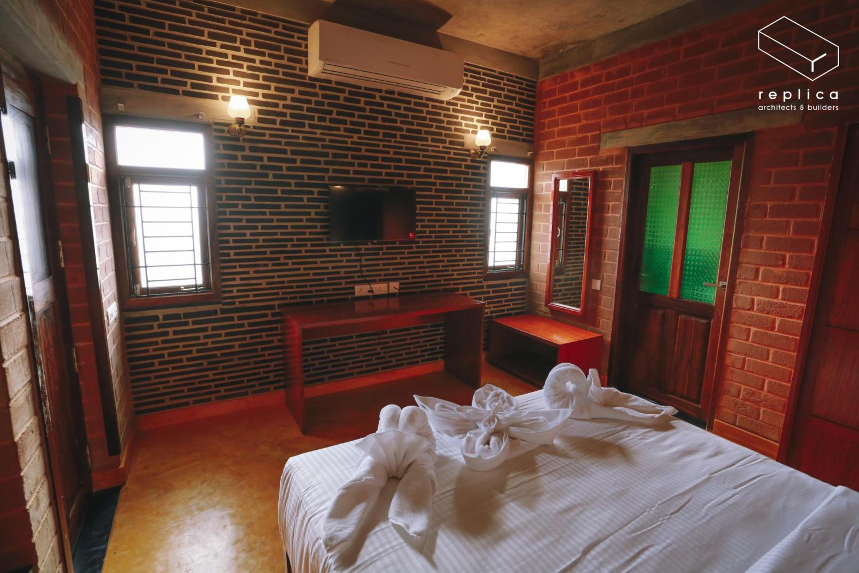 Queen Suite with Spa Bath - Photo 14