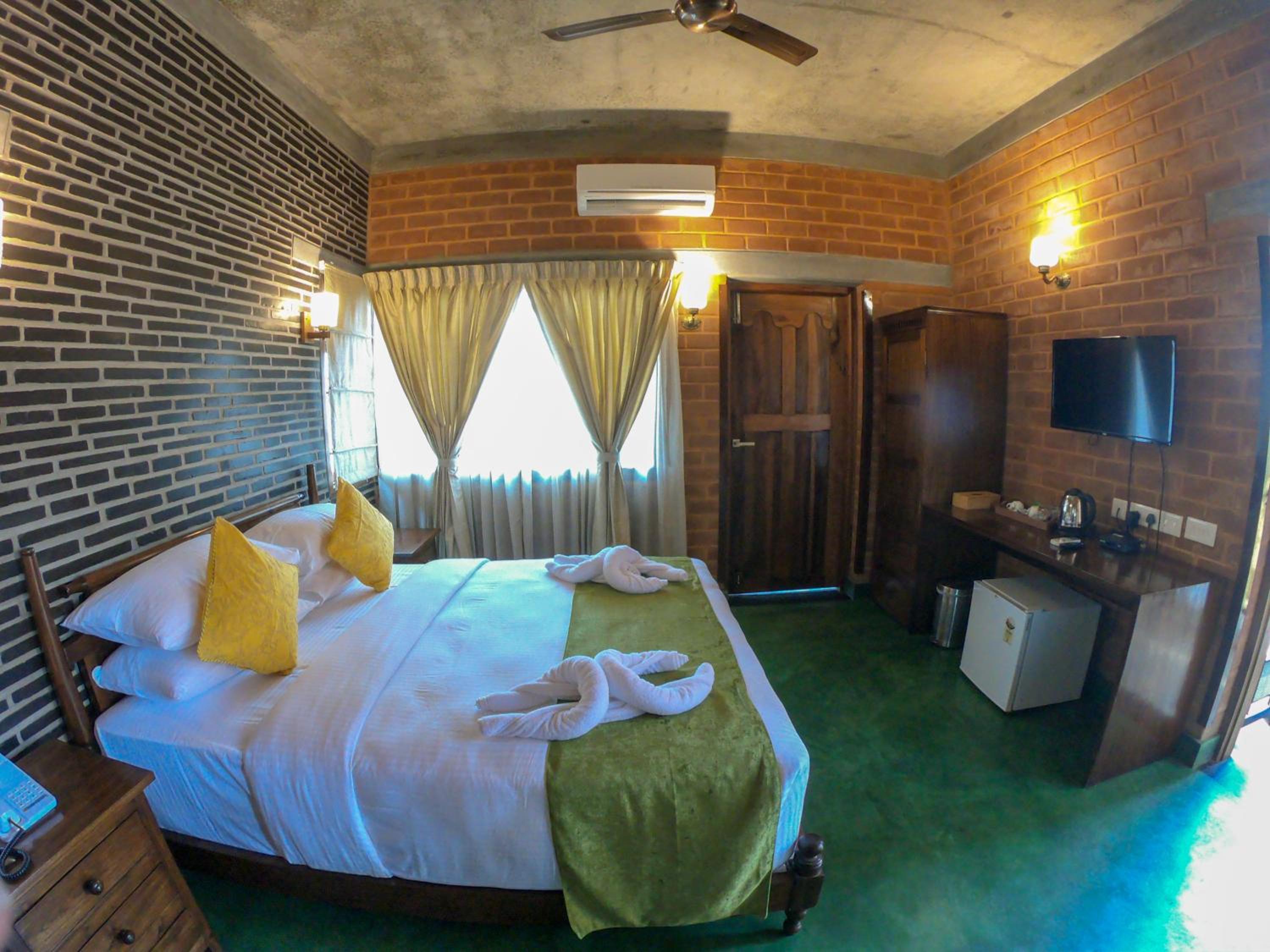 Double Room with Spa Bath - Photo 6