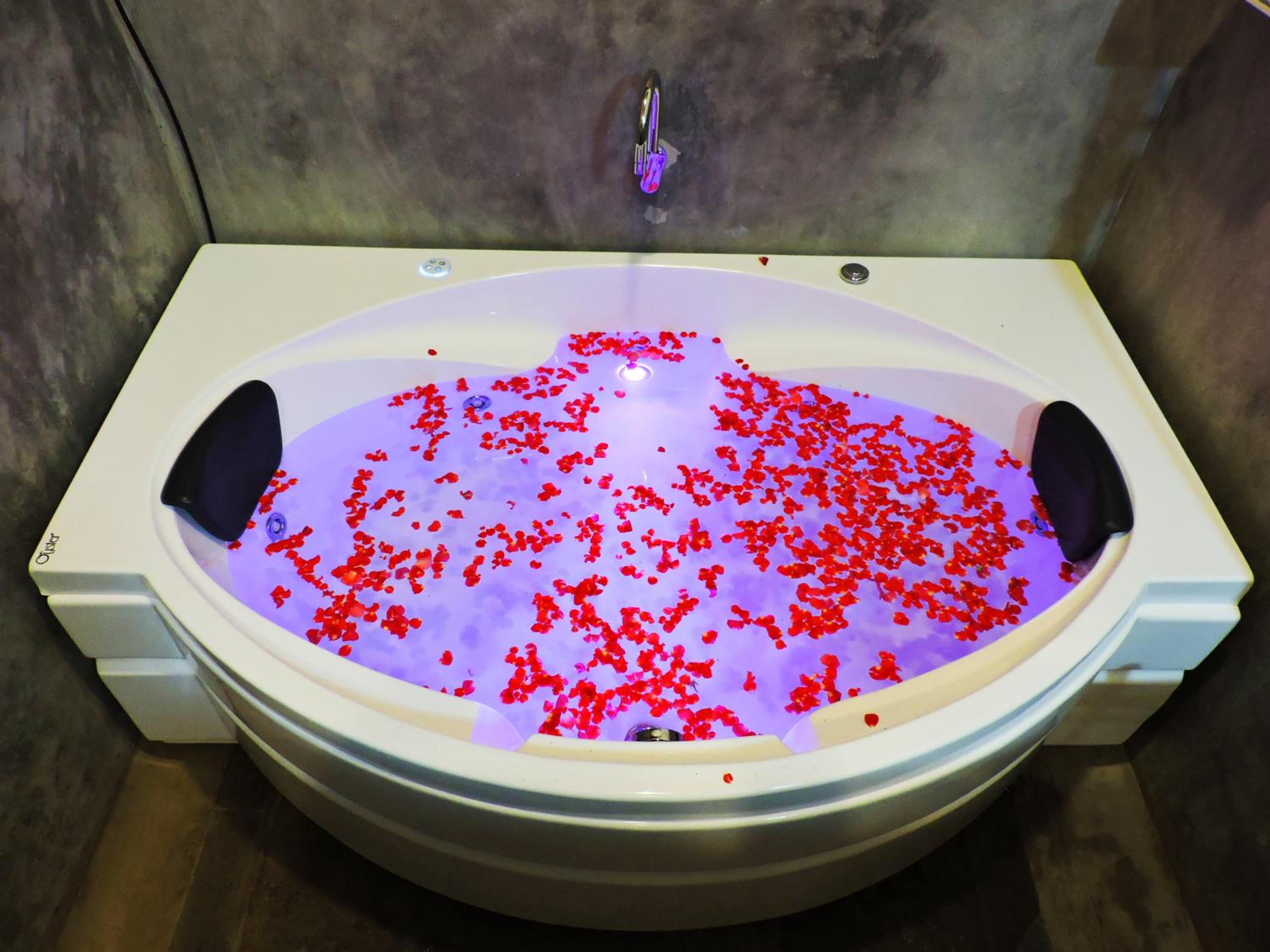 Double Room with Spa Bath - Photo 20