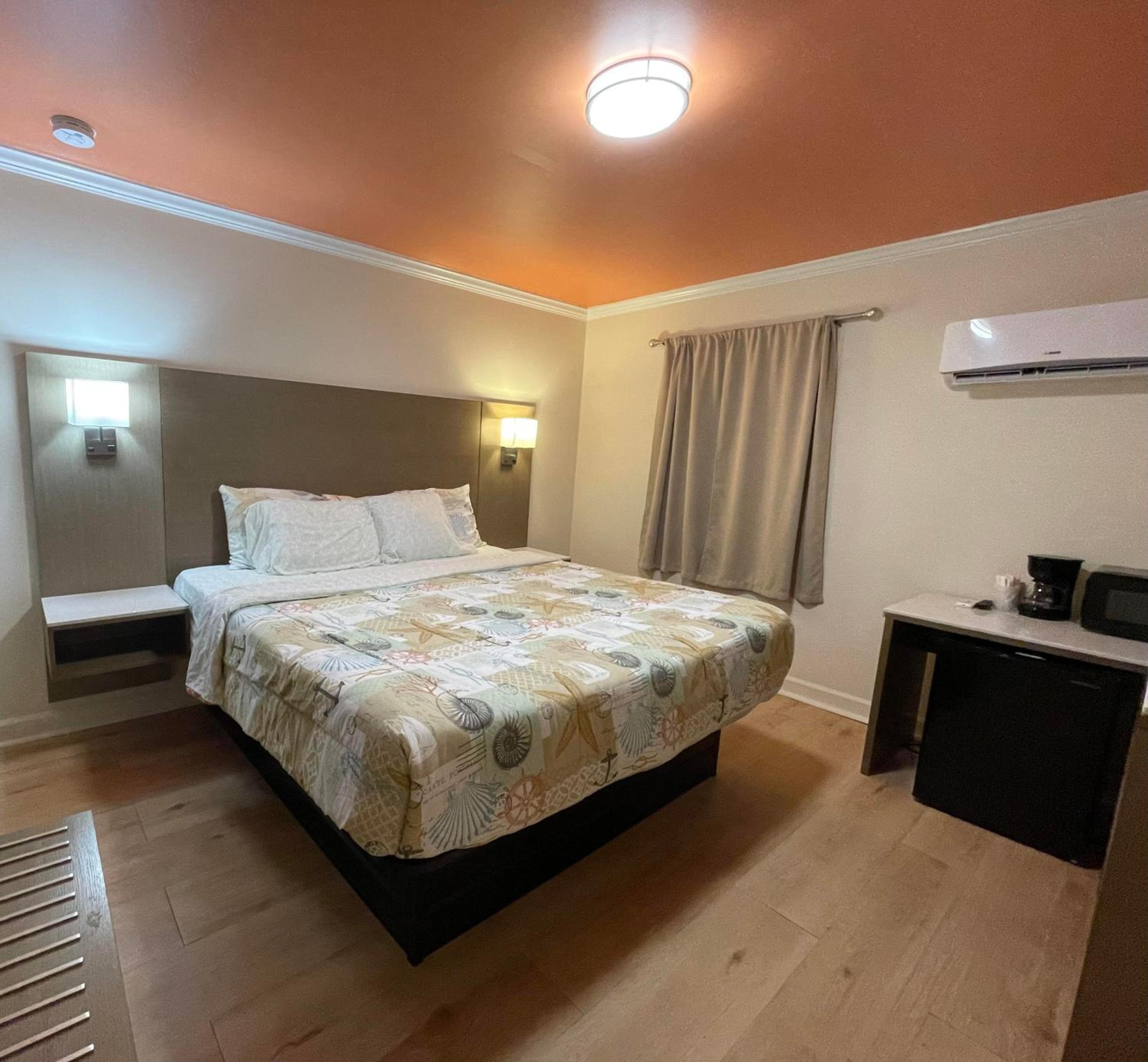 Standard King Room photo 1