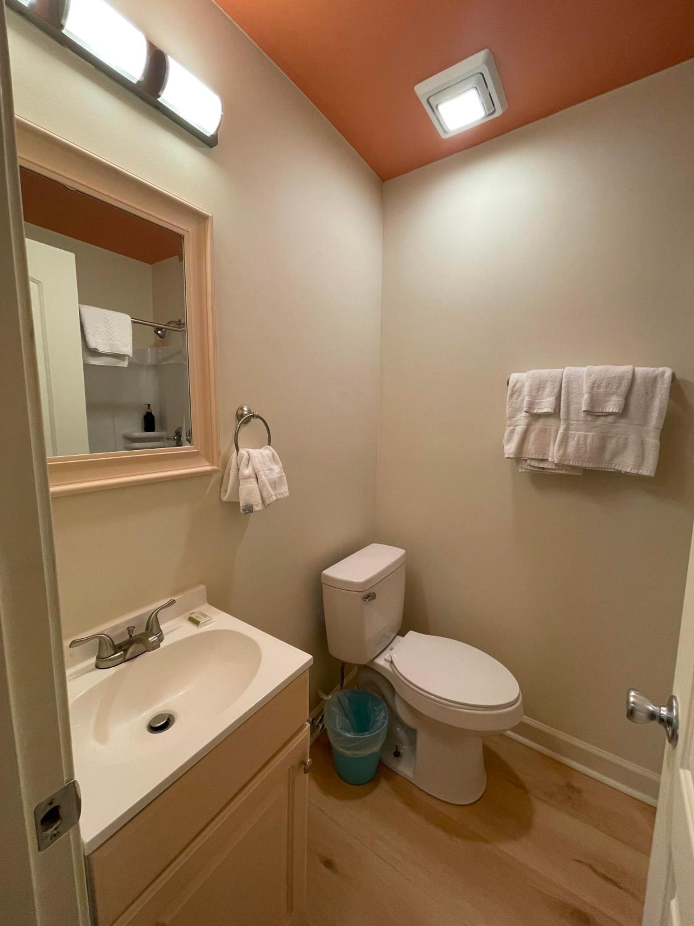Standard King Room photo 2