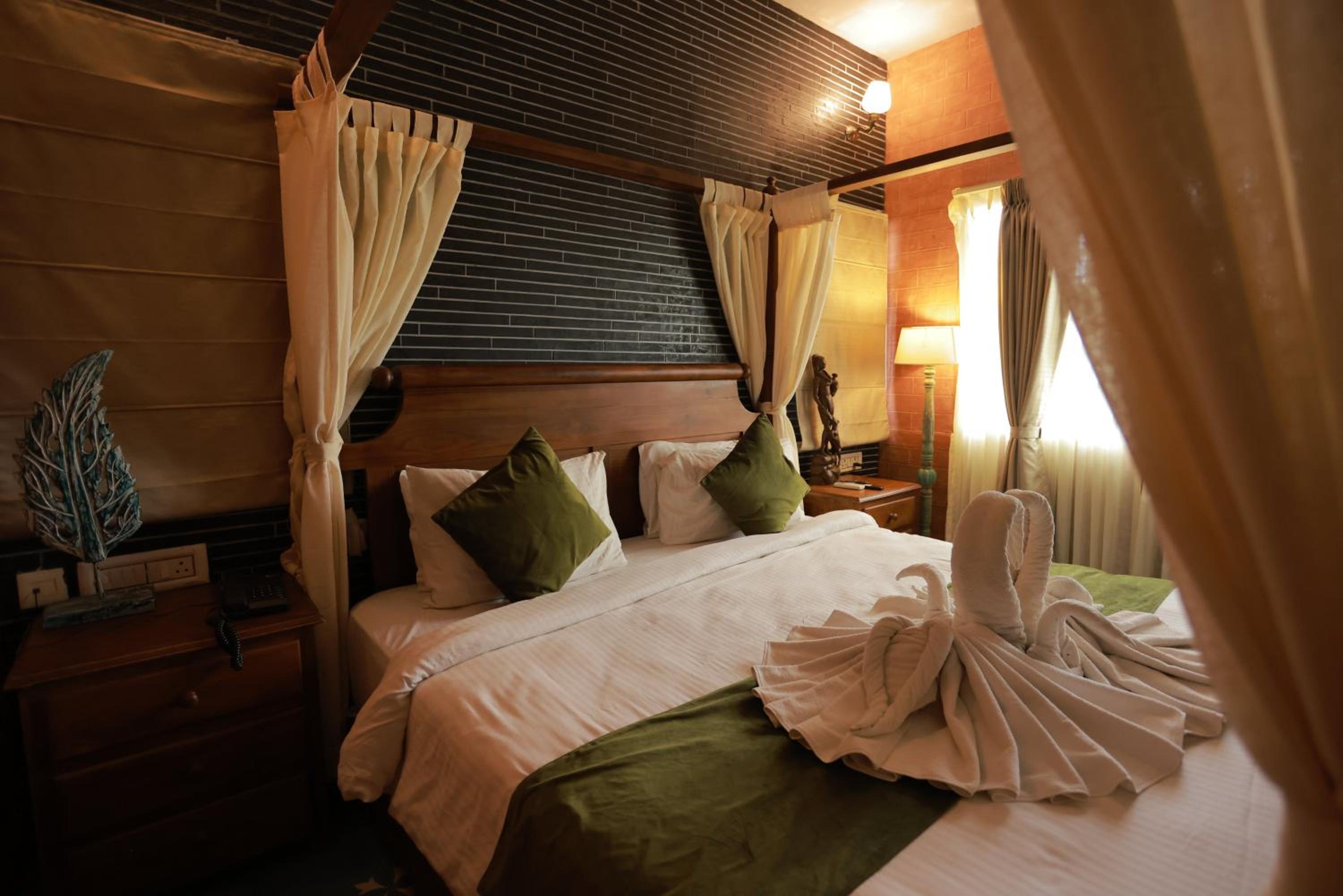 King Suite with Spa Bath - Photo 10