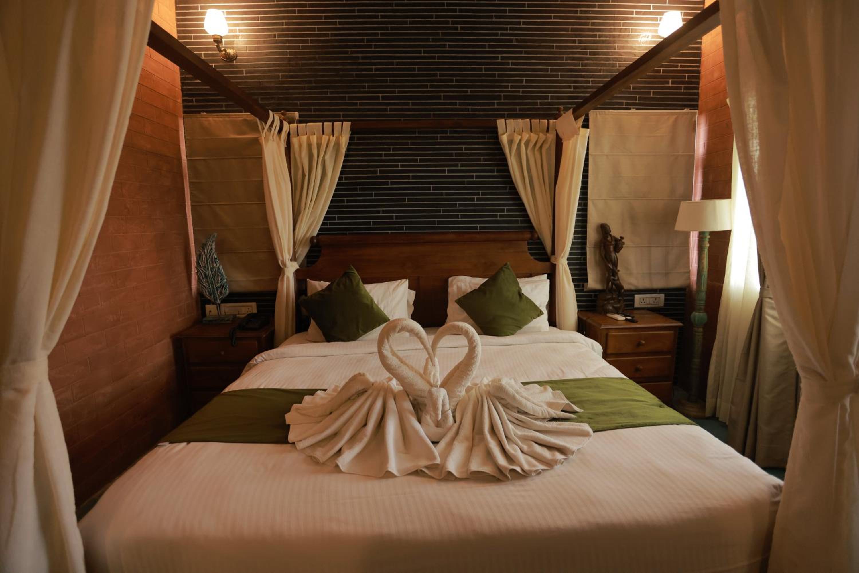 King Suite with Spa Bath - Photo 12