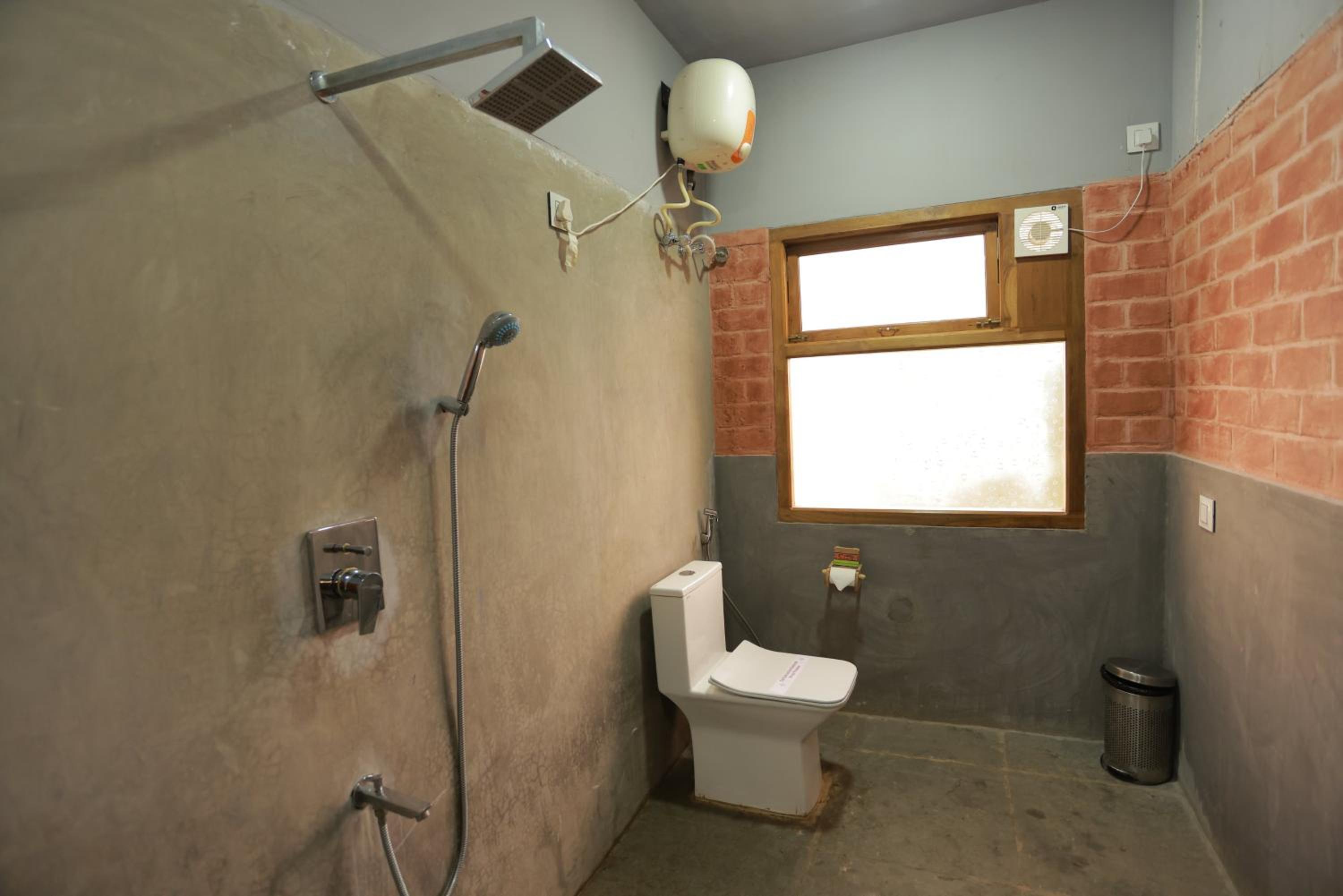 King Suite with Spa Bath - Photo 14