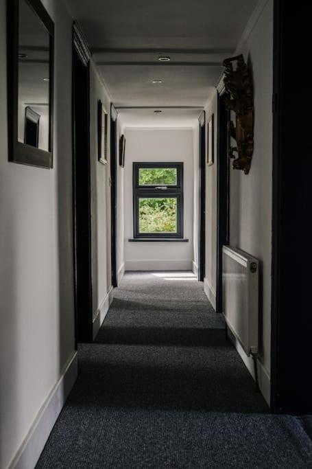 Seven-Bedroom House photo 1
