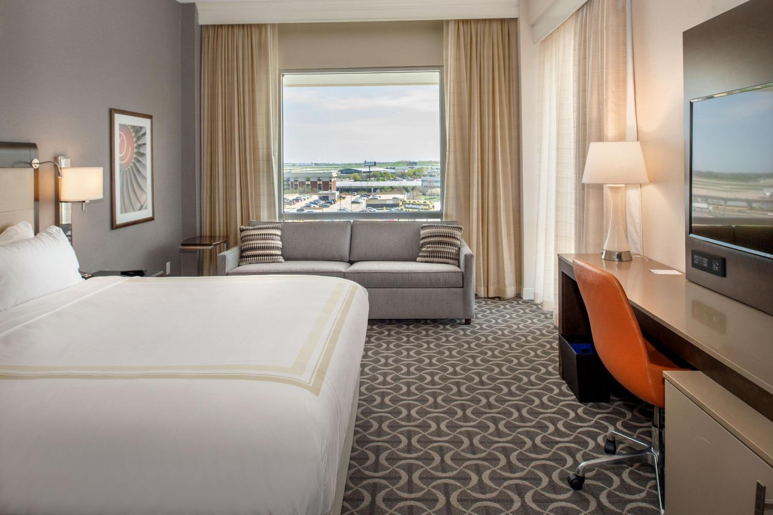 Executive, Guest room, 1 King, East Tower      - Photo 5