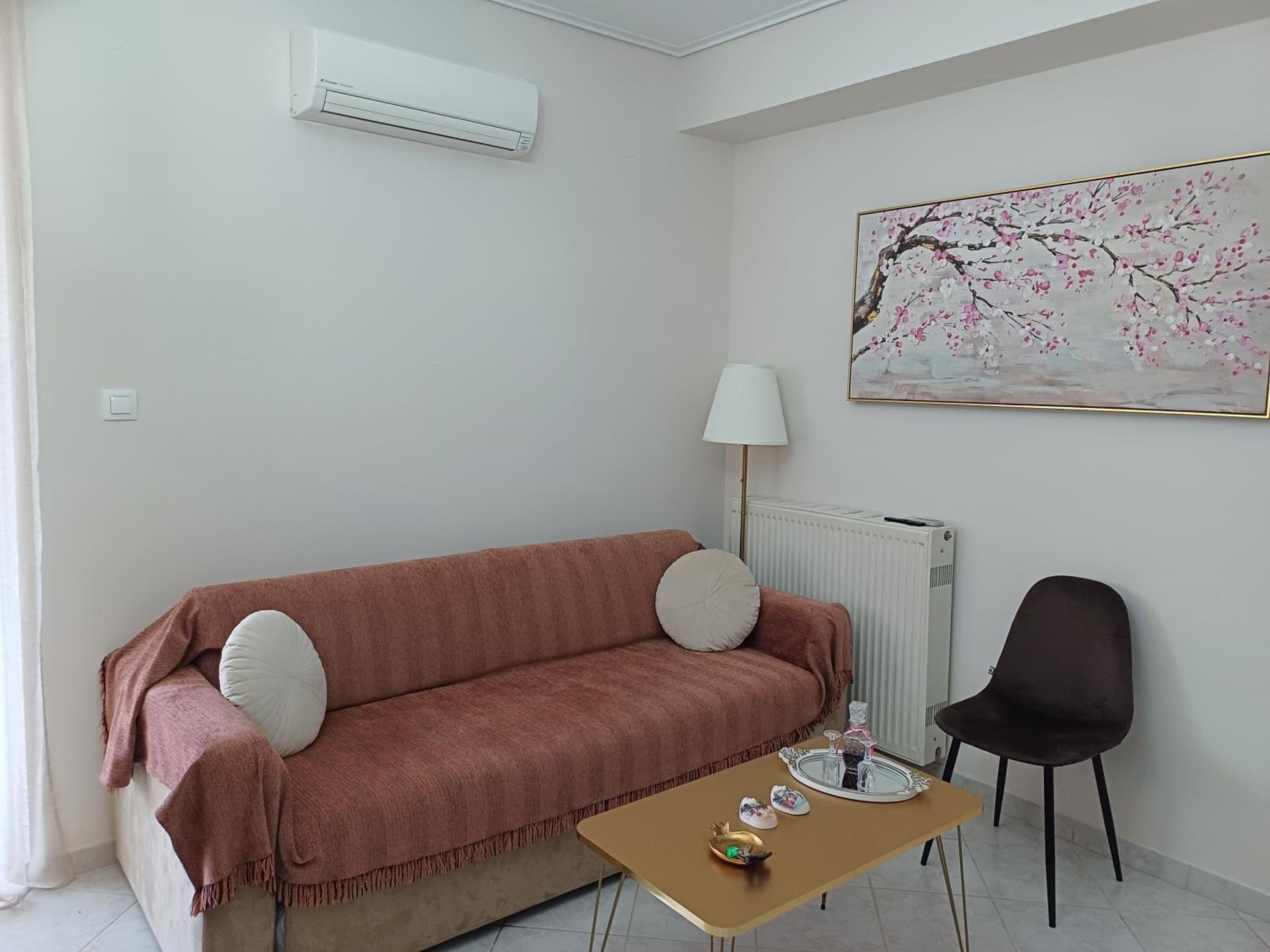 One-Bedroom Apartment photo 2