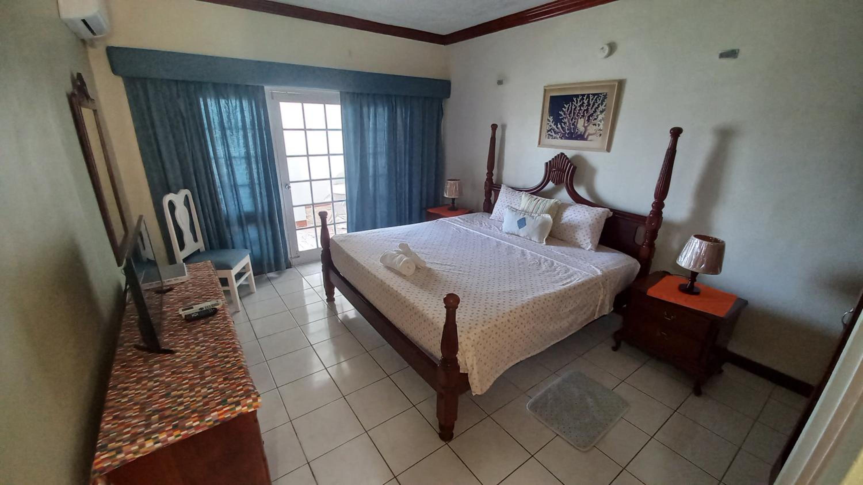 Standard King Room photo 2