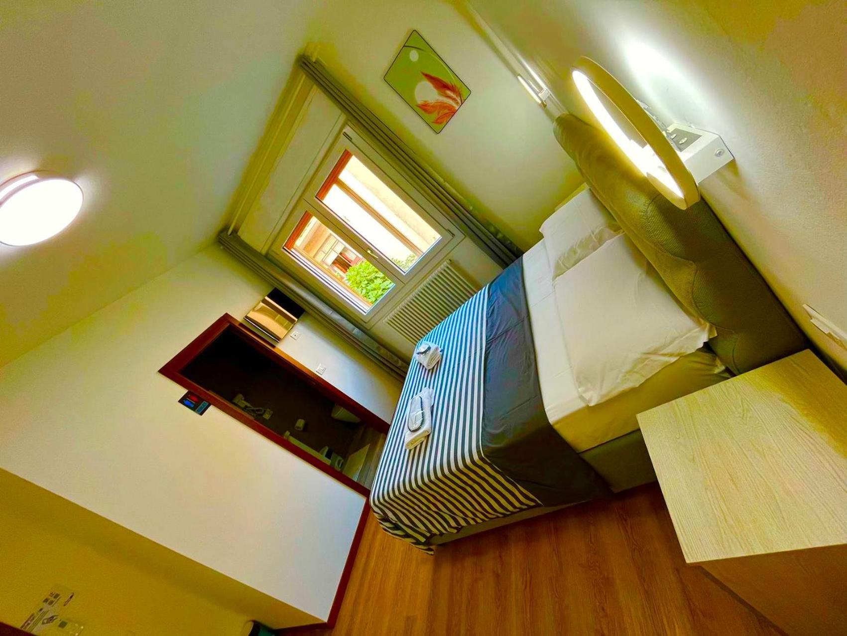 Double Room with Private Bathroom photo 2