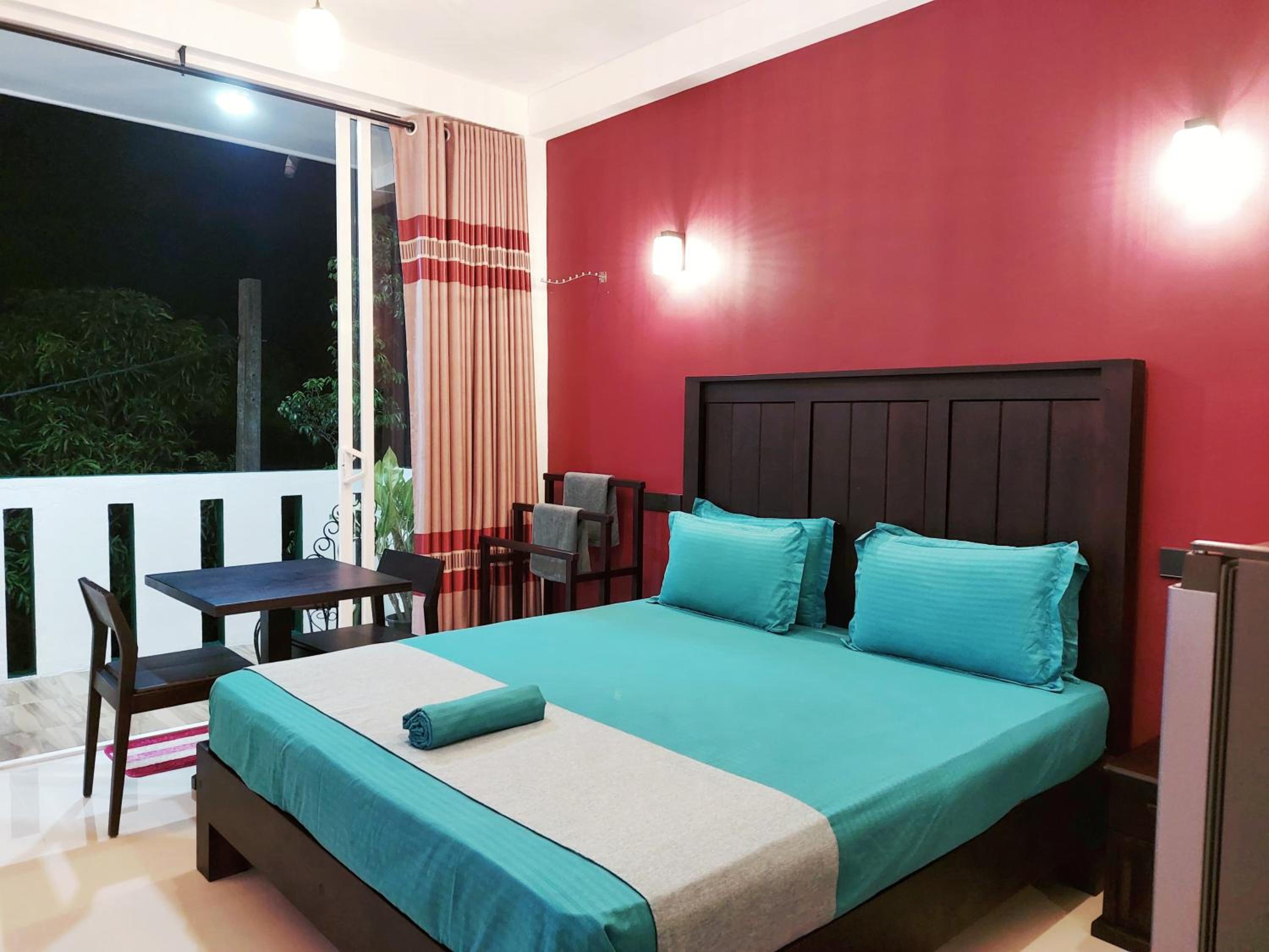 Deluxe Double Room with Balcony photo 2