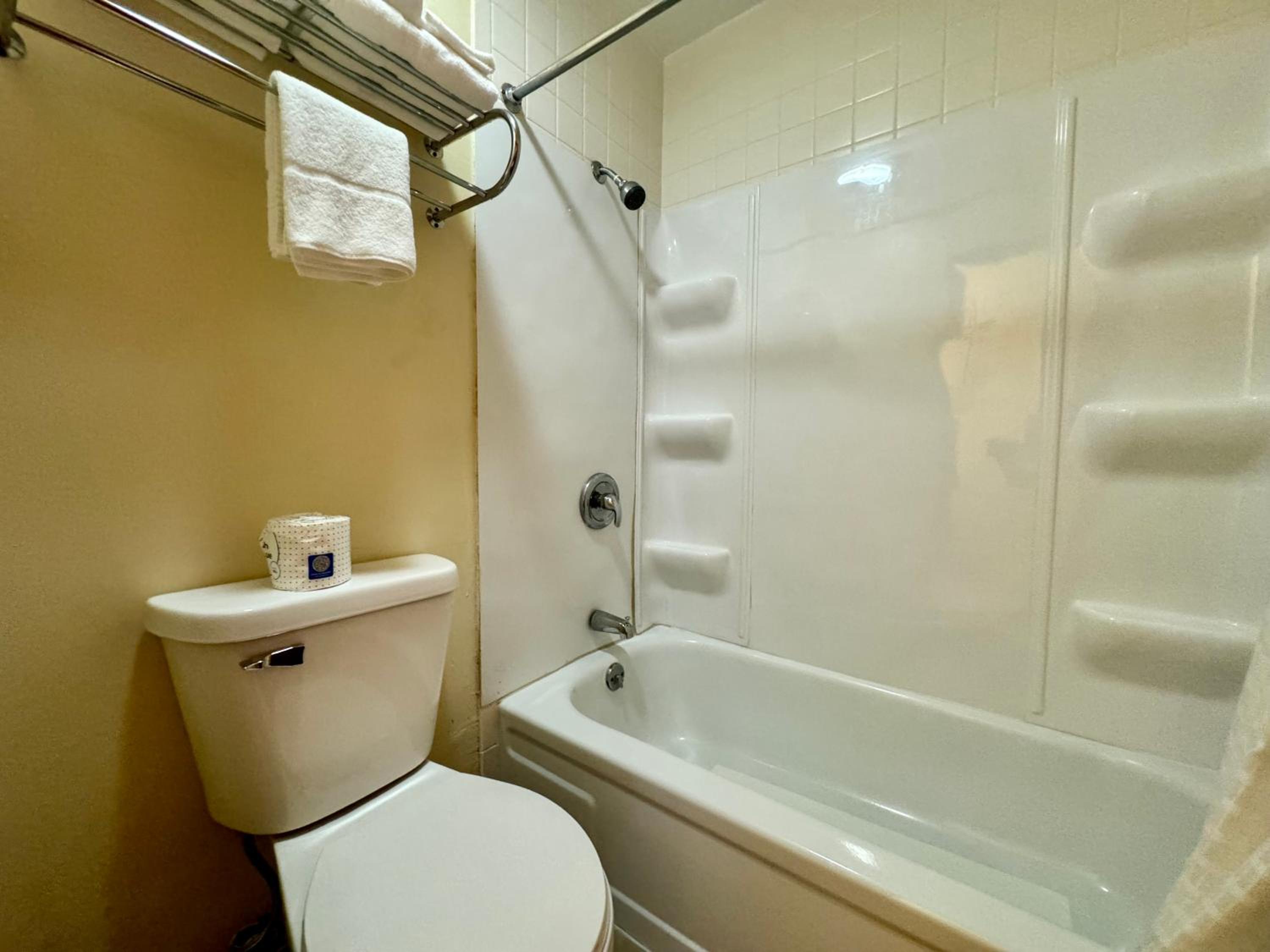 Standard King Room - Photo 3