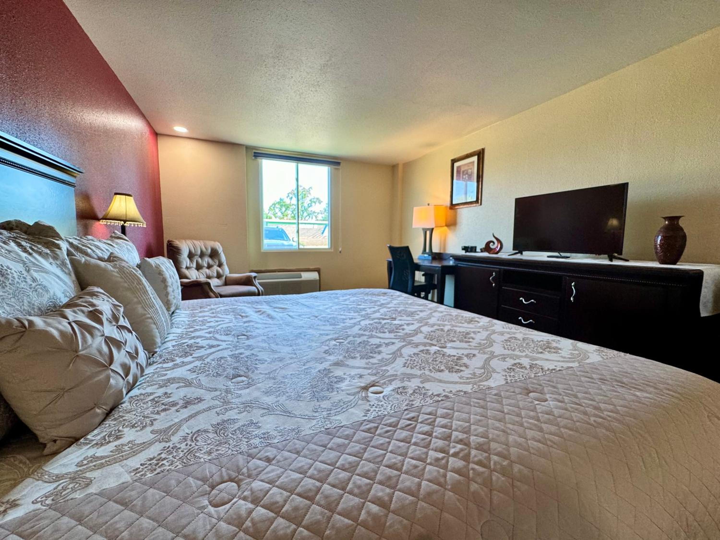 Standard King Room - Photo 4