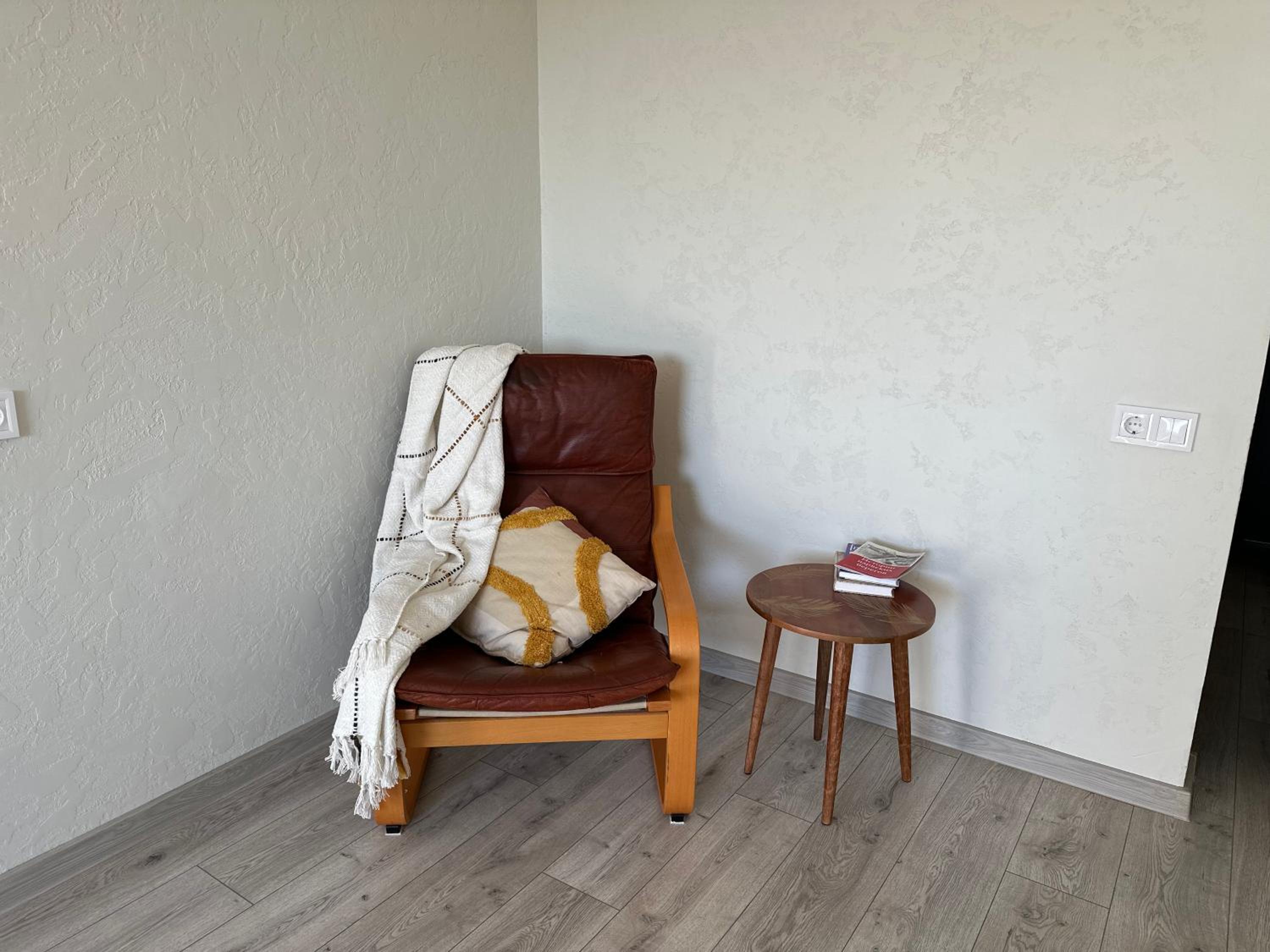 One-Bedroom Apartment photo 1