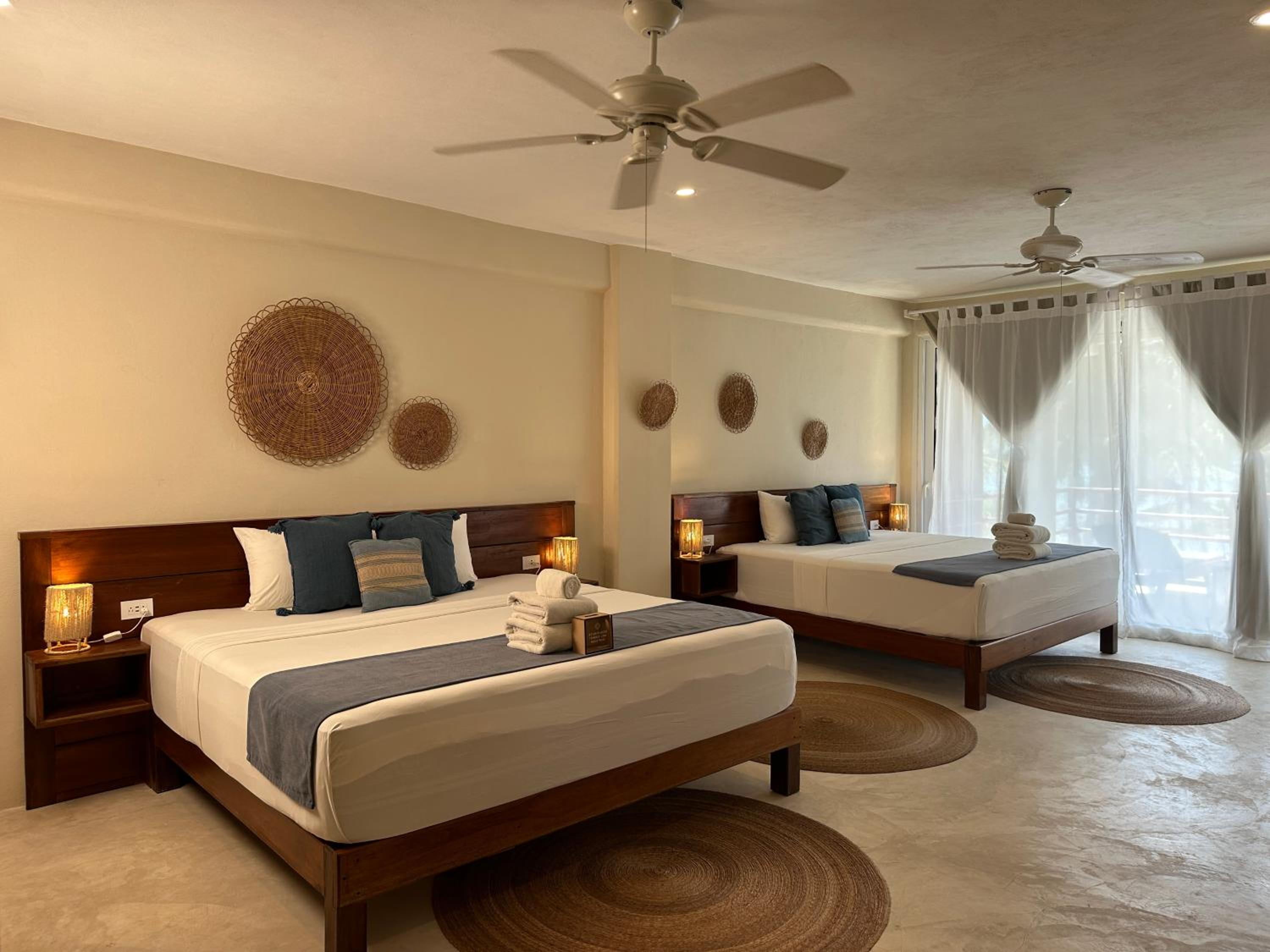 Queen Suite - Photo 14