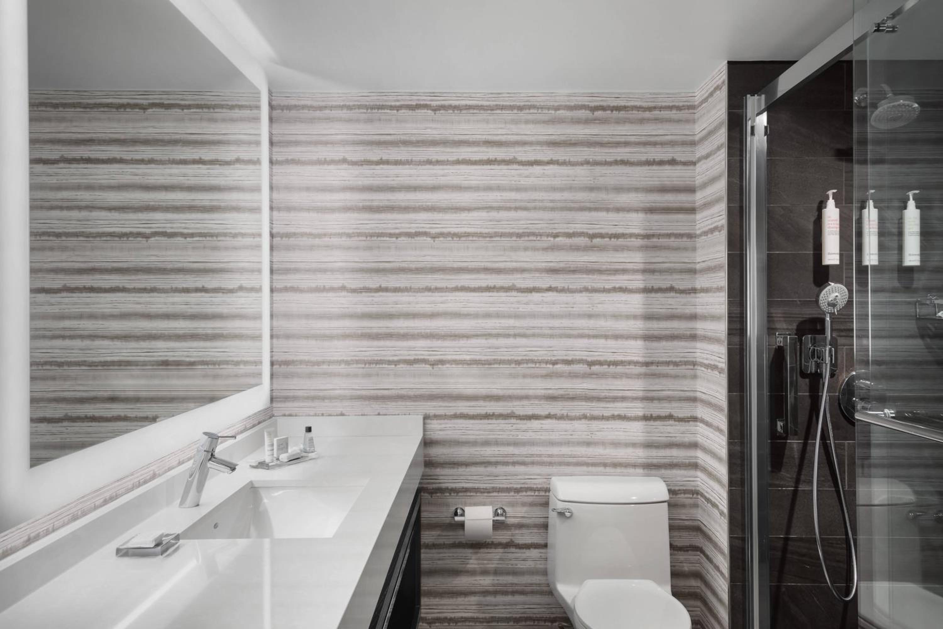 Junior Suite, Concierge lounge access, 1 King - Photo 7