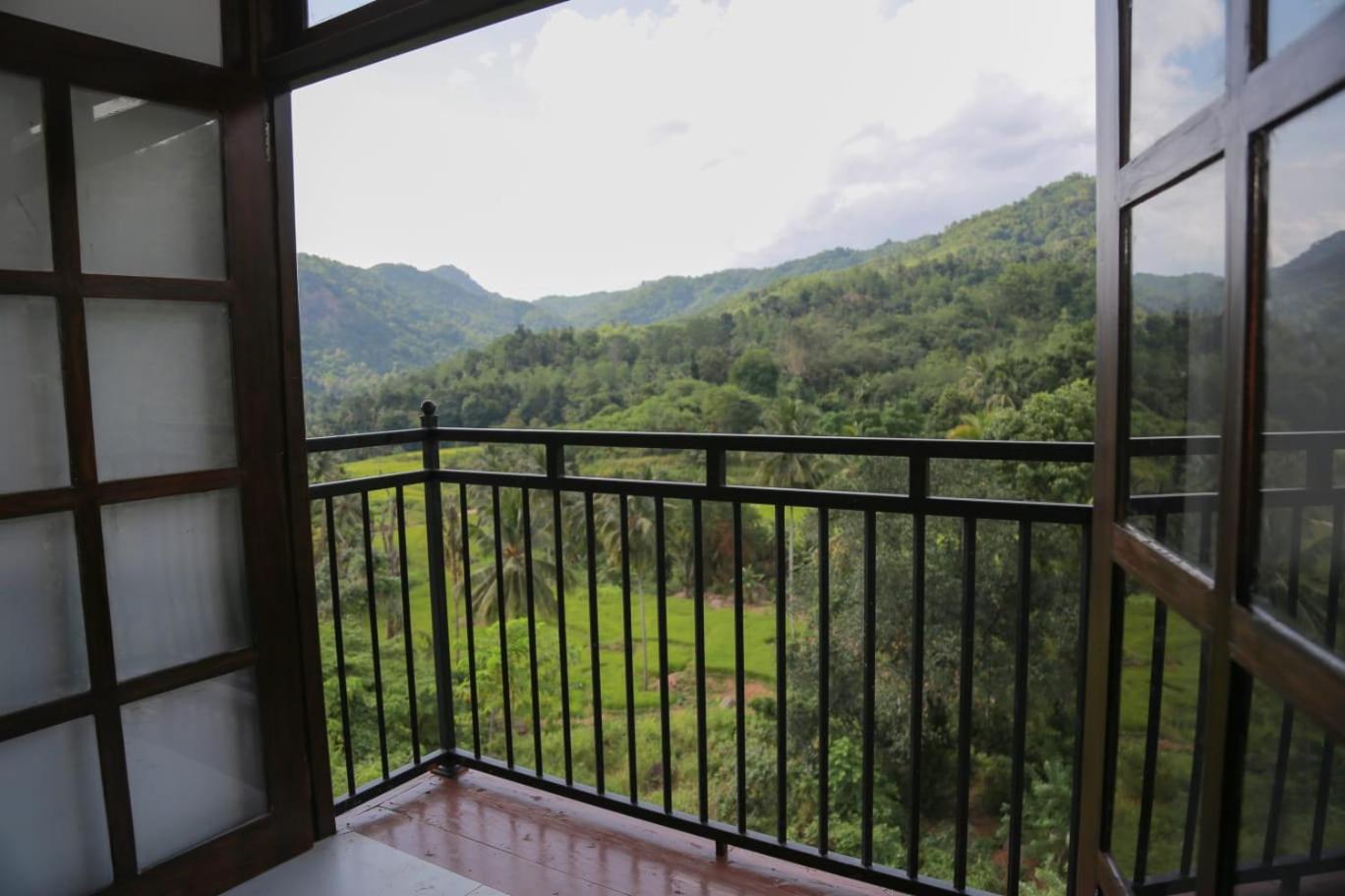 Deluxe Double Room (2 Adults + 1 Child) photo 3
