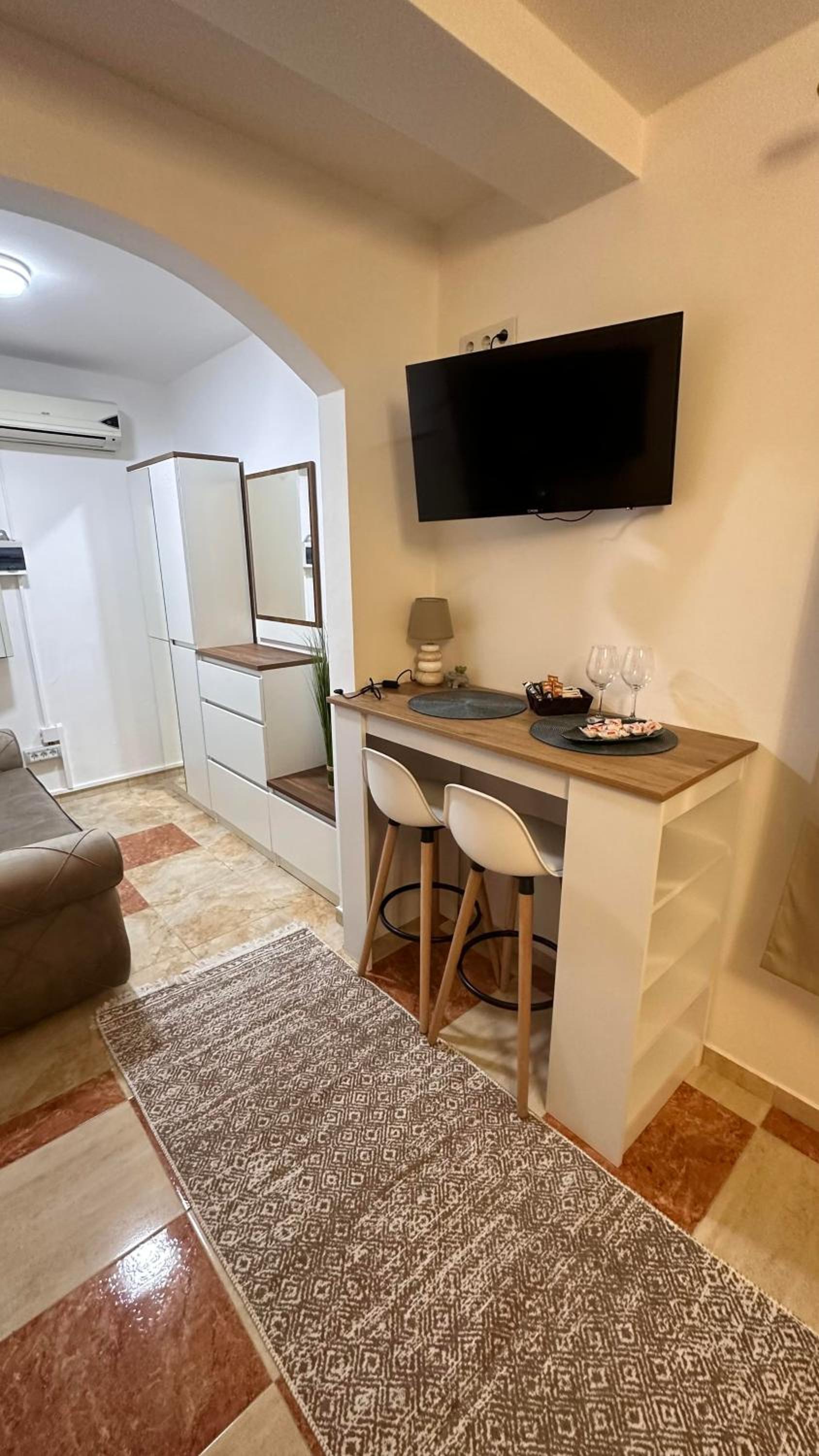 One-Bedroom Apartment photo 2