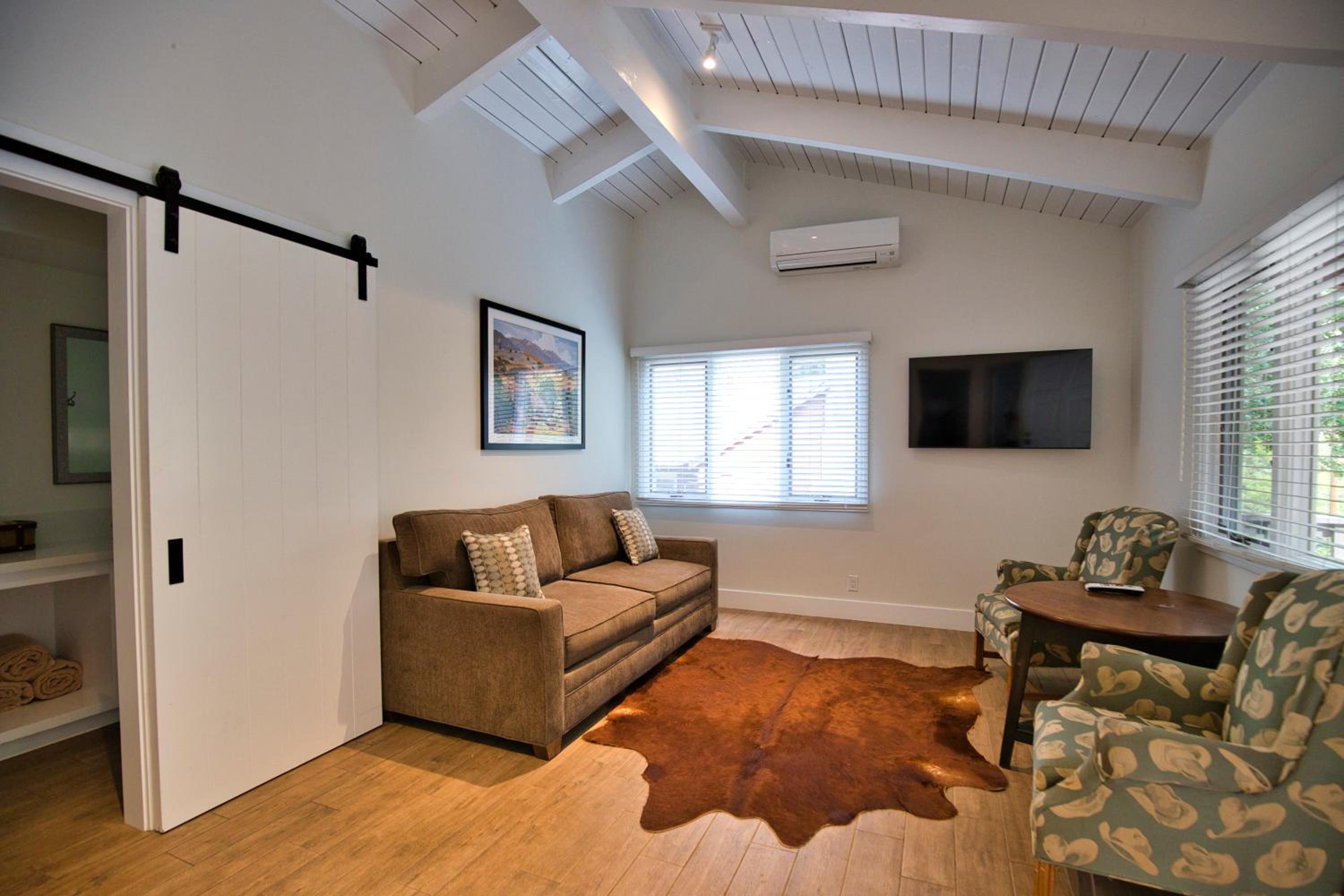 2 Bedroom Cabin photo 3