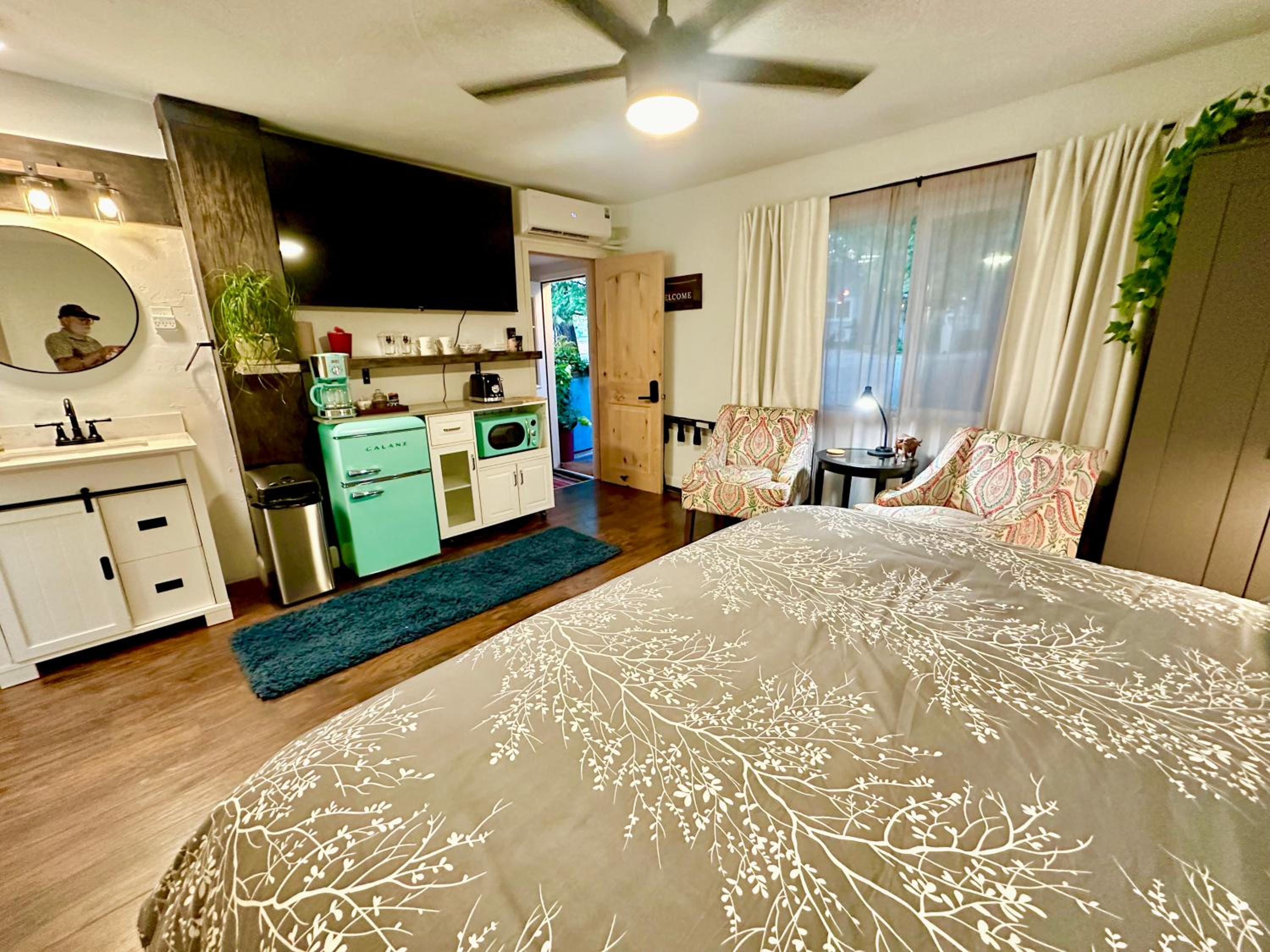 Deluxe King Room