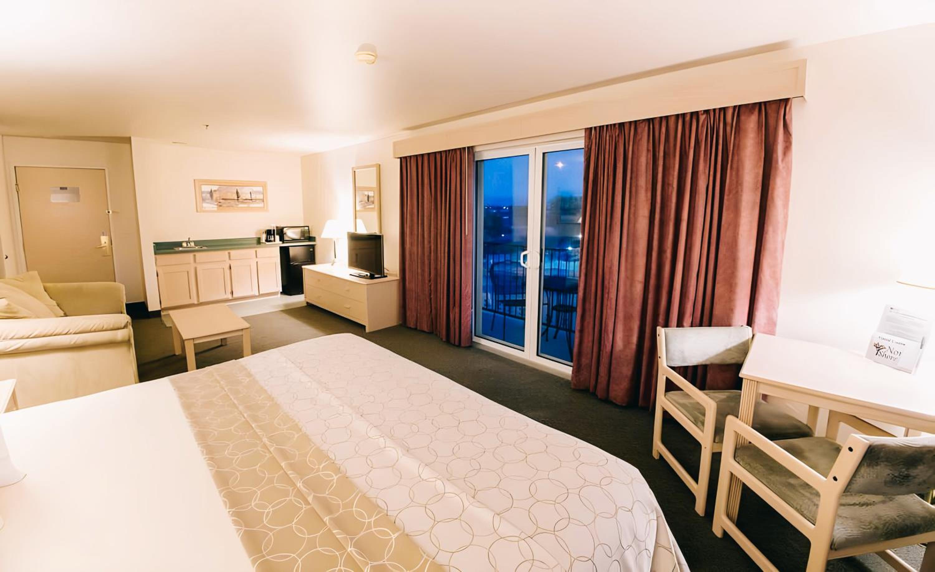 Deluxe King Suite - Photo 1
