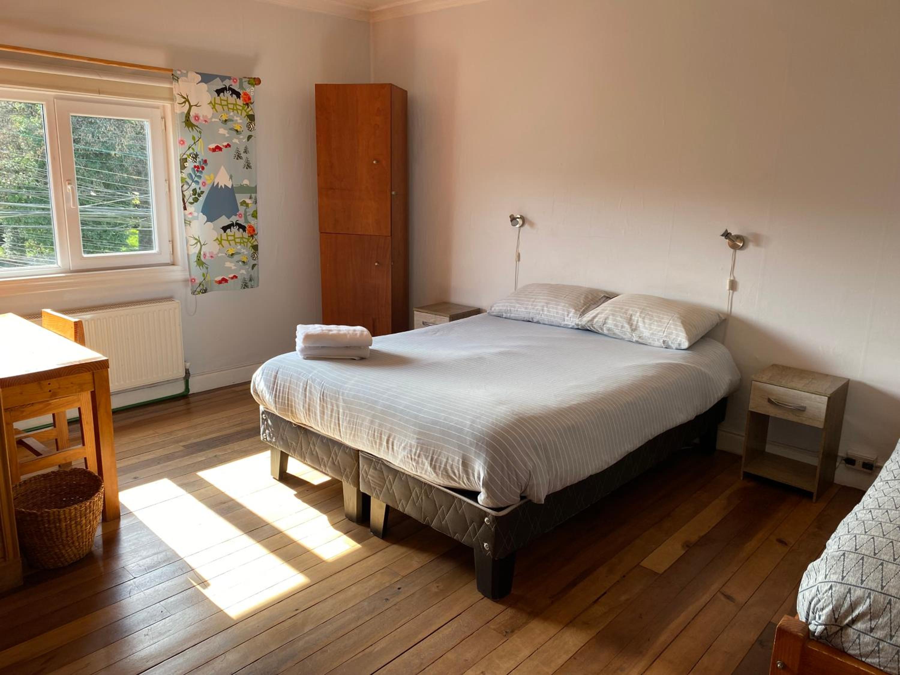 Family Room with Shared Bathroom photo 3