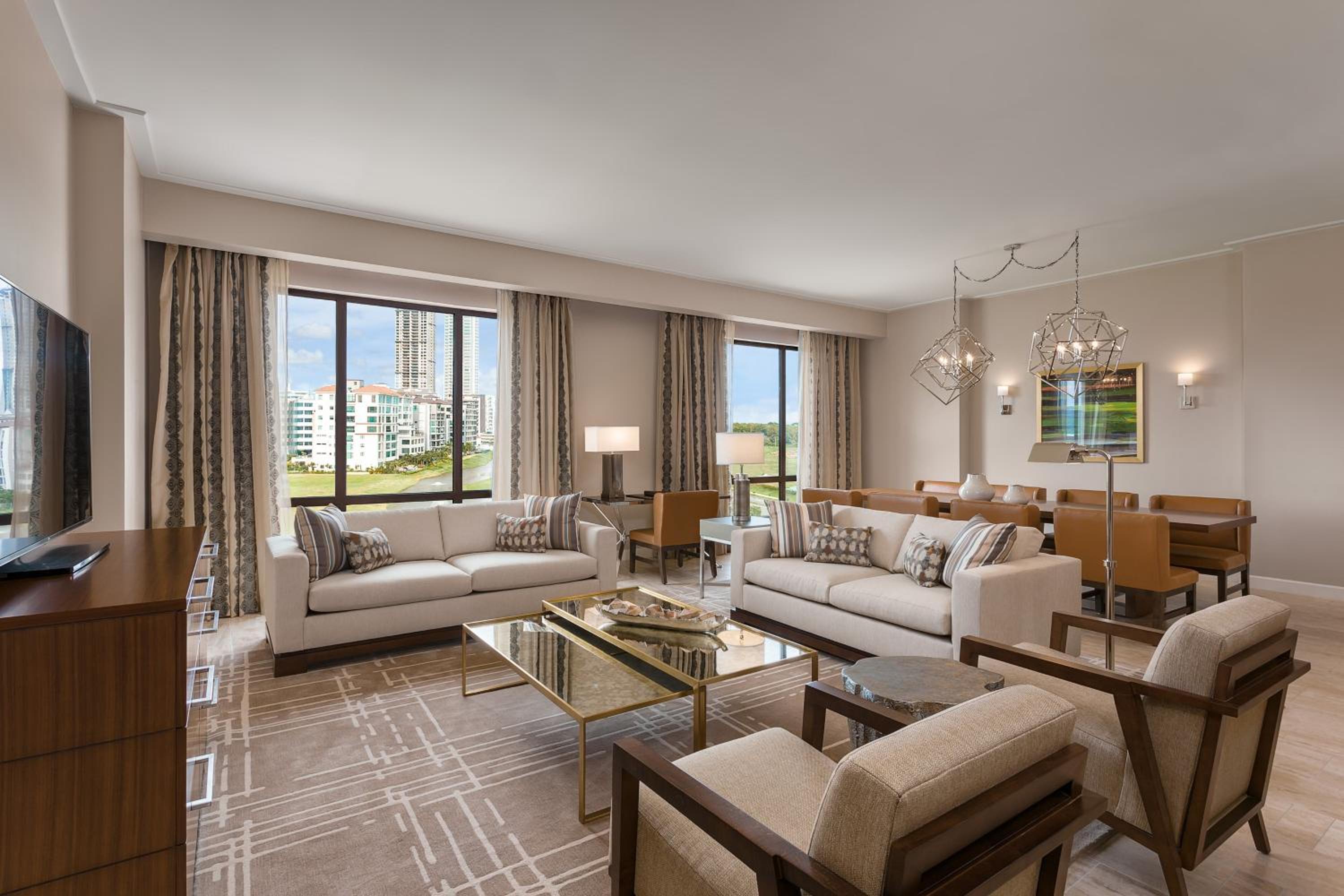 Grand Suite, Suite, 1 King, Golf view photo 3