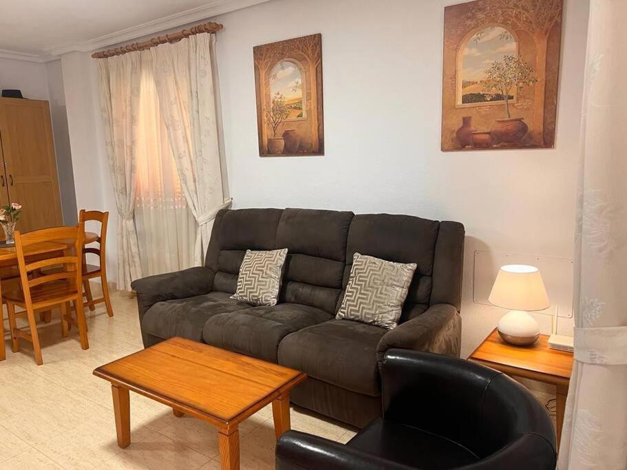 Apartamento de Dos Habitaciones con Terraza